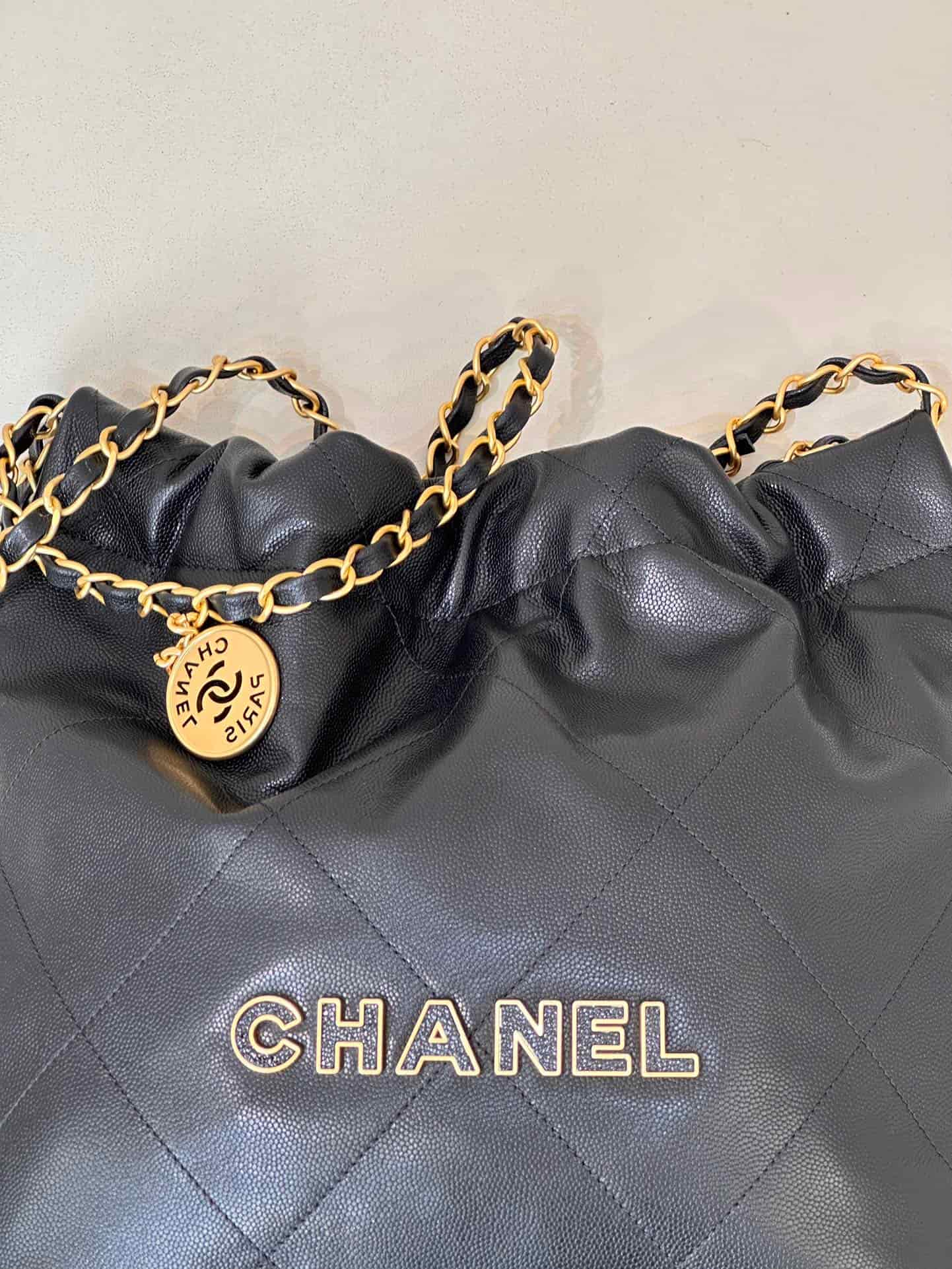 Chanel 22 Small handbag Shiny calfskin & gold-tone metal AS3260 Black TOP