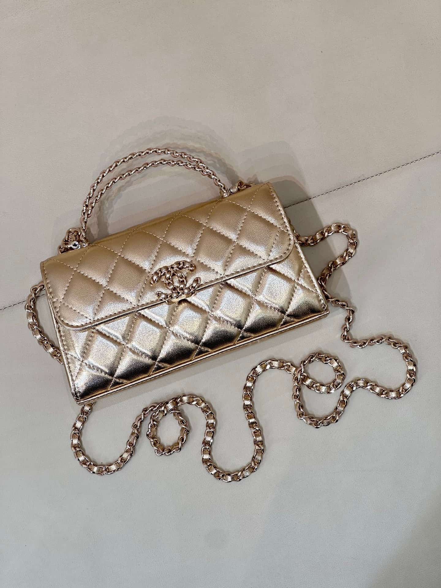 Chanel Clutch with chain Metallic Lambskin&Gold-Tone Metal Gold AP3238 TOP