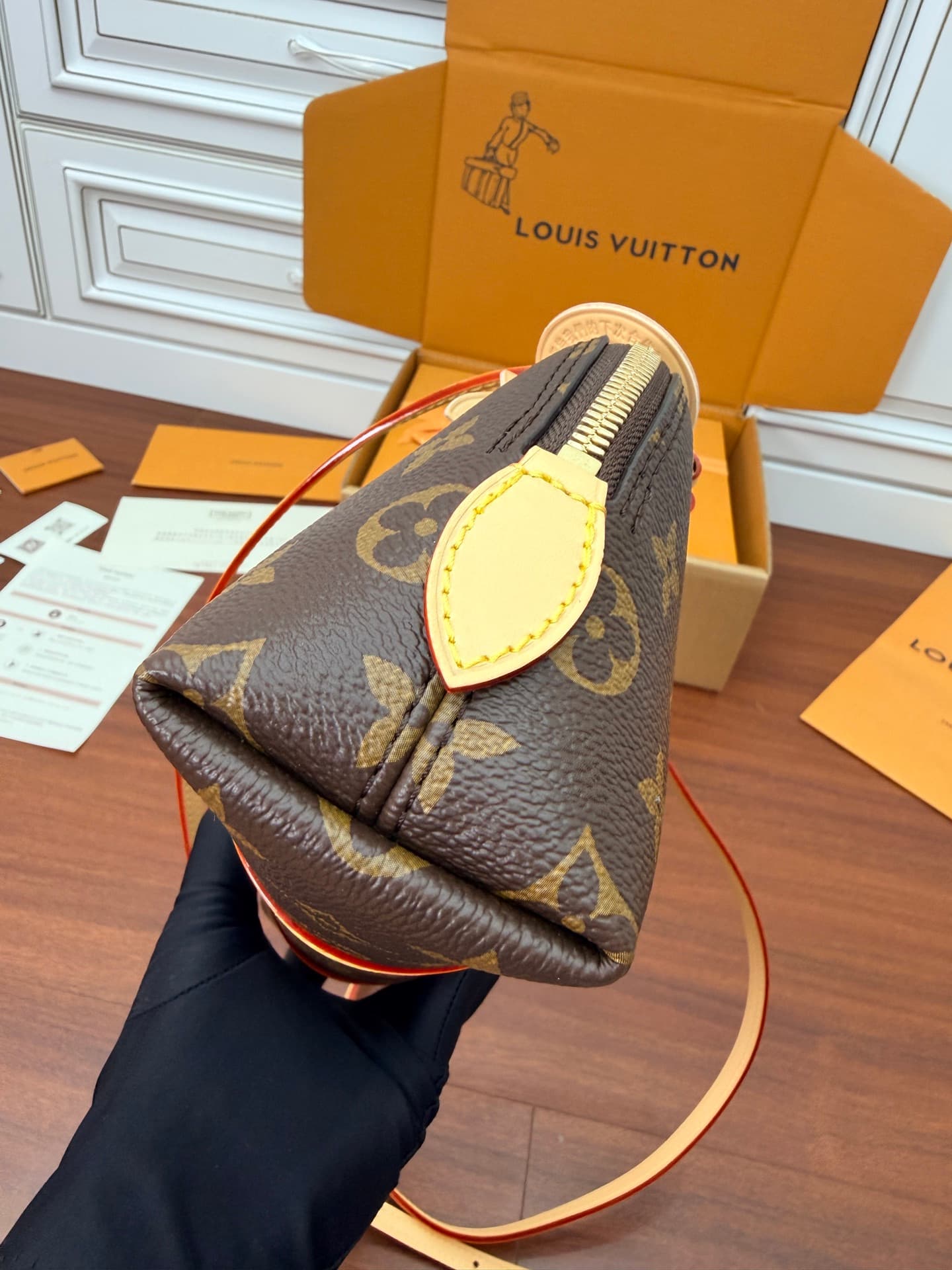 Louis Vuitton Squire East West Monogram coated canvas M28953 TOP