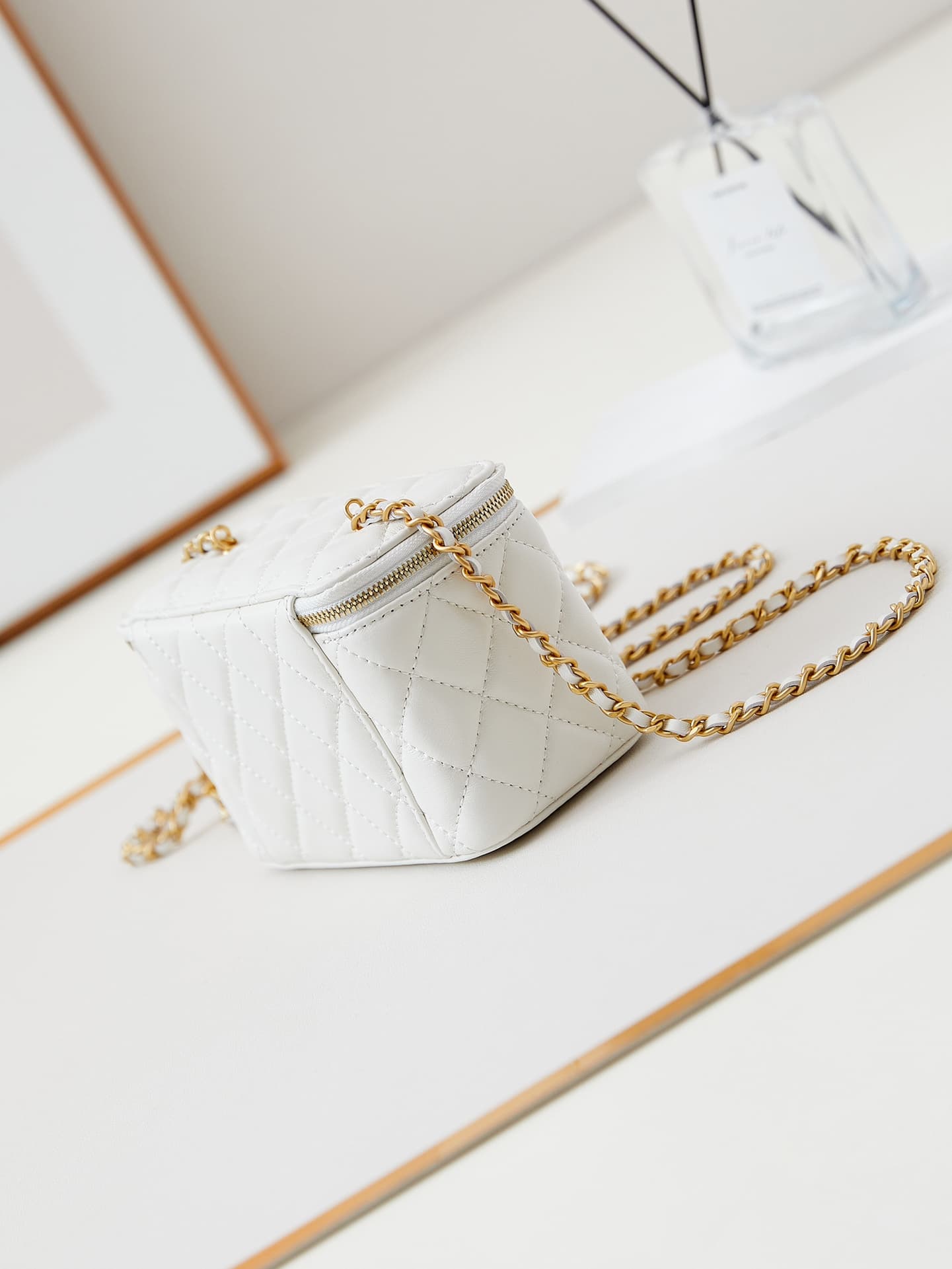 Chanel Vanity with Chain AP3940 Lambskin White A