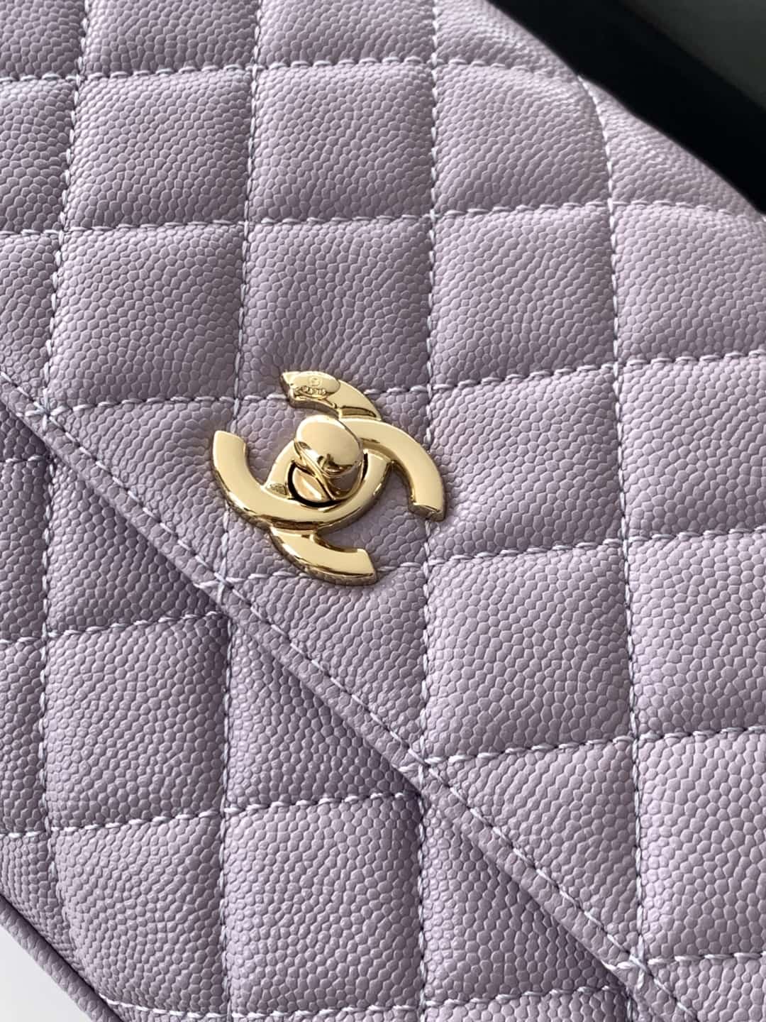 FLAP BAG WITH TOP HANDLE Grained Calfskin & Gold-Tone Metal A92990 Lilac Binding A