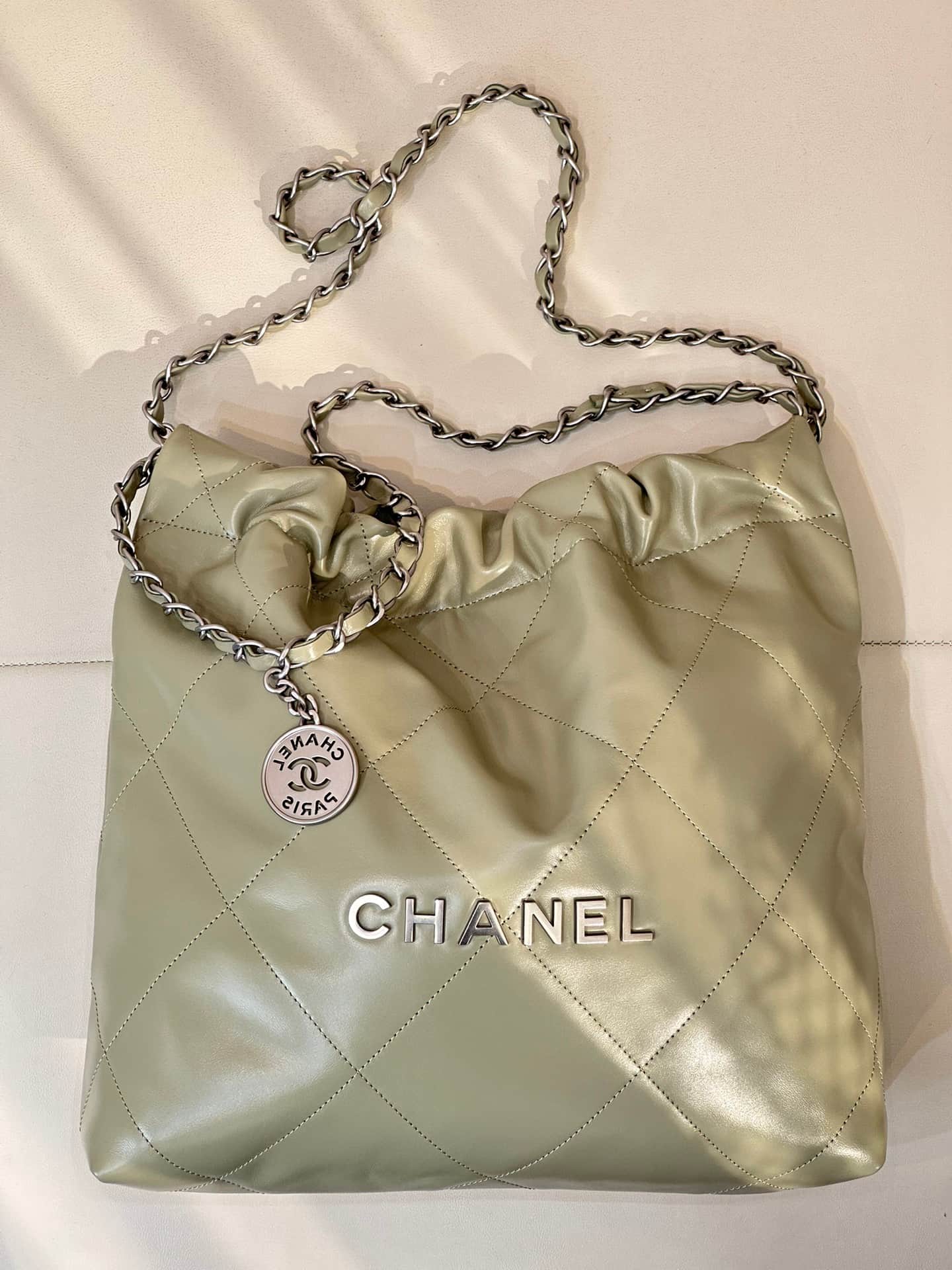 Chanel 22 Small handbag Shiny calfskin & silver-tone metal AS3260 Green TOP