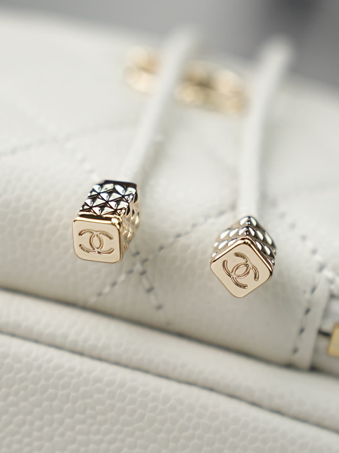 Chanel Business Affinity Bucket Bag Grained Calfskin&Gold-Tone Metal White AS4775 A