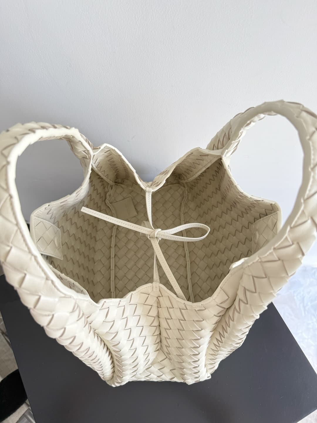 Bottega Veneta Large Campana shoulder bag in Intrecciato leather White TOP