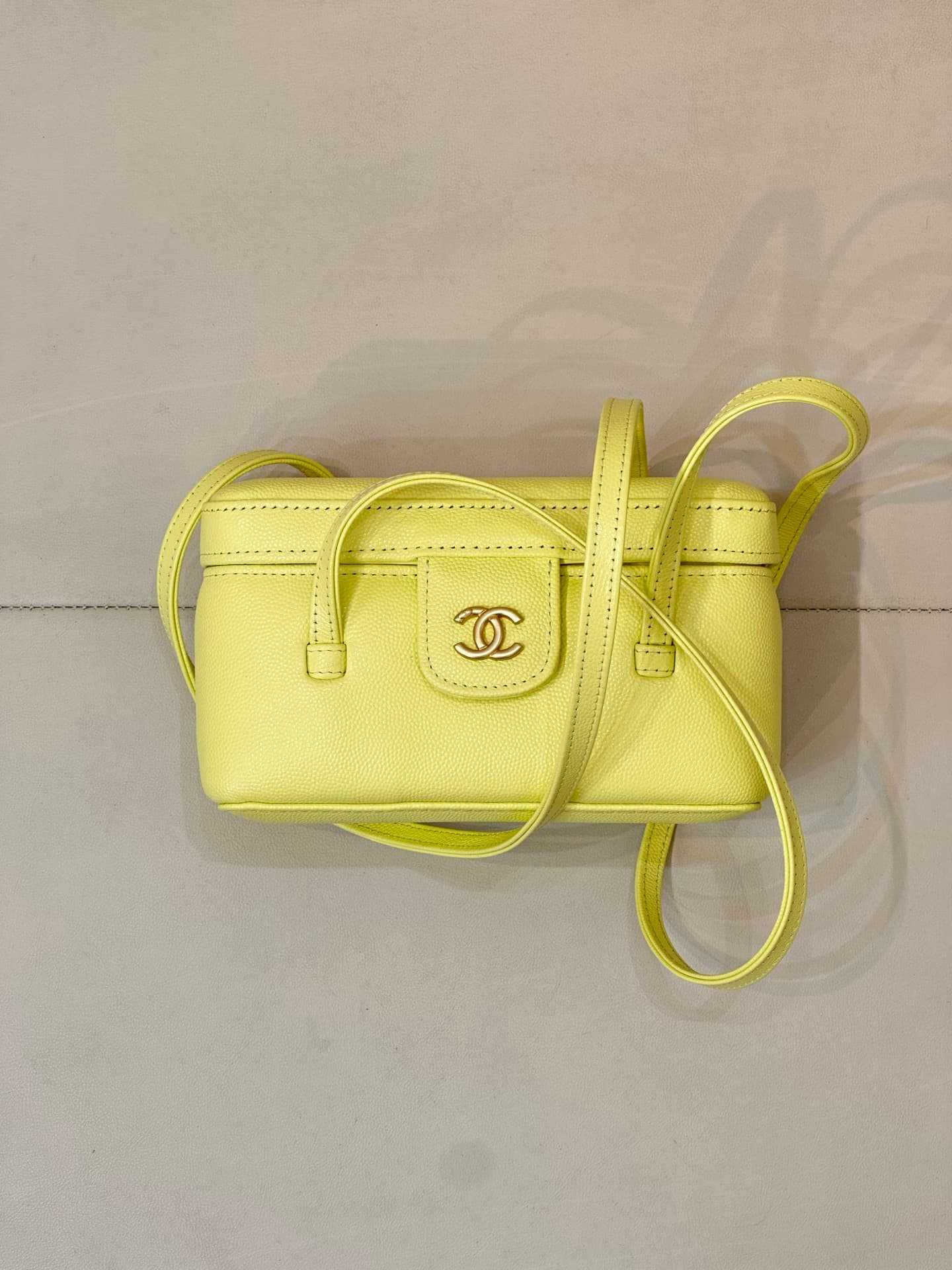 Chanel Long Vanity with Leather Strap Grained Shiny Calfskin & Gold-Tone Metal Light Yellow AP5067 TOP