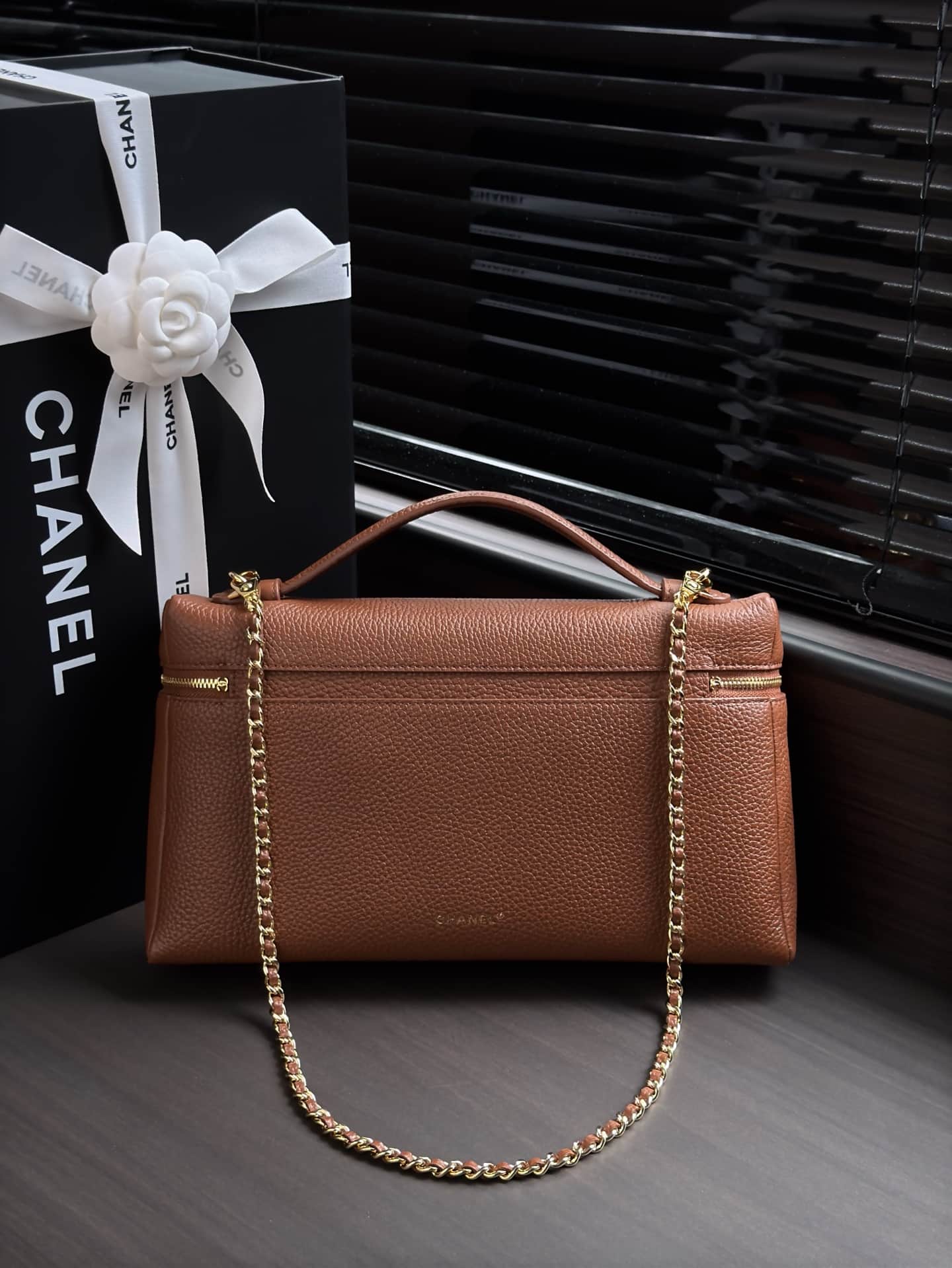 Chanel Vanity with chain Grained Calfskin & Gold-Tone Metal Caramel AS6473 A