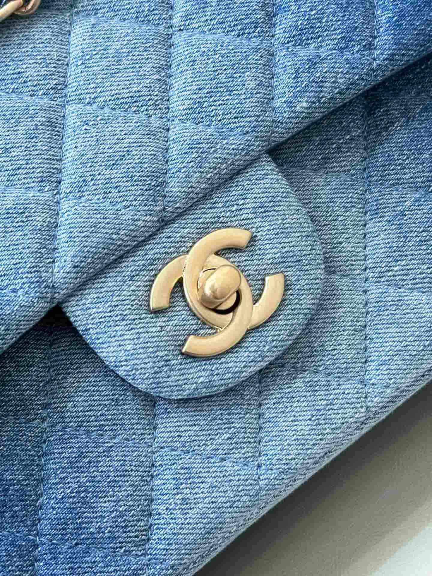 Chanel Medium CLASSIC HANDBAG Denim &Gold-tone Metal Blue TOP