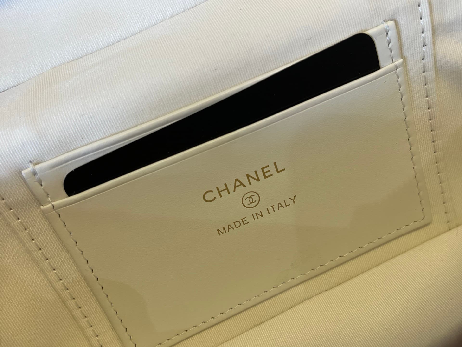 Chanel Vanity with Chain Grained Shiny Calfskin & Gold-Tone White A96140 A