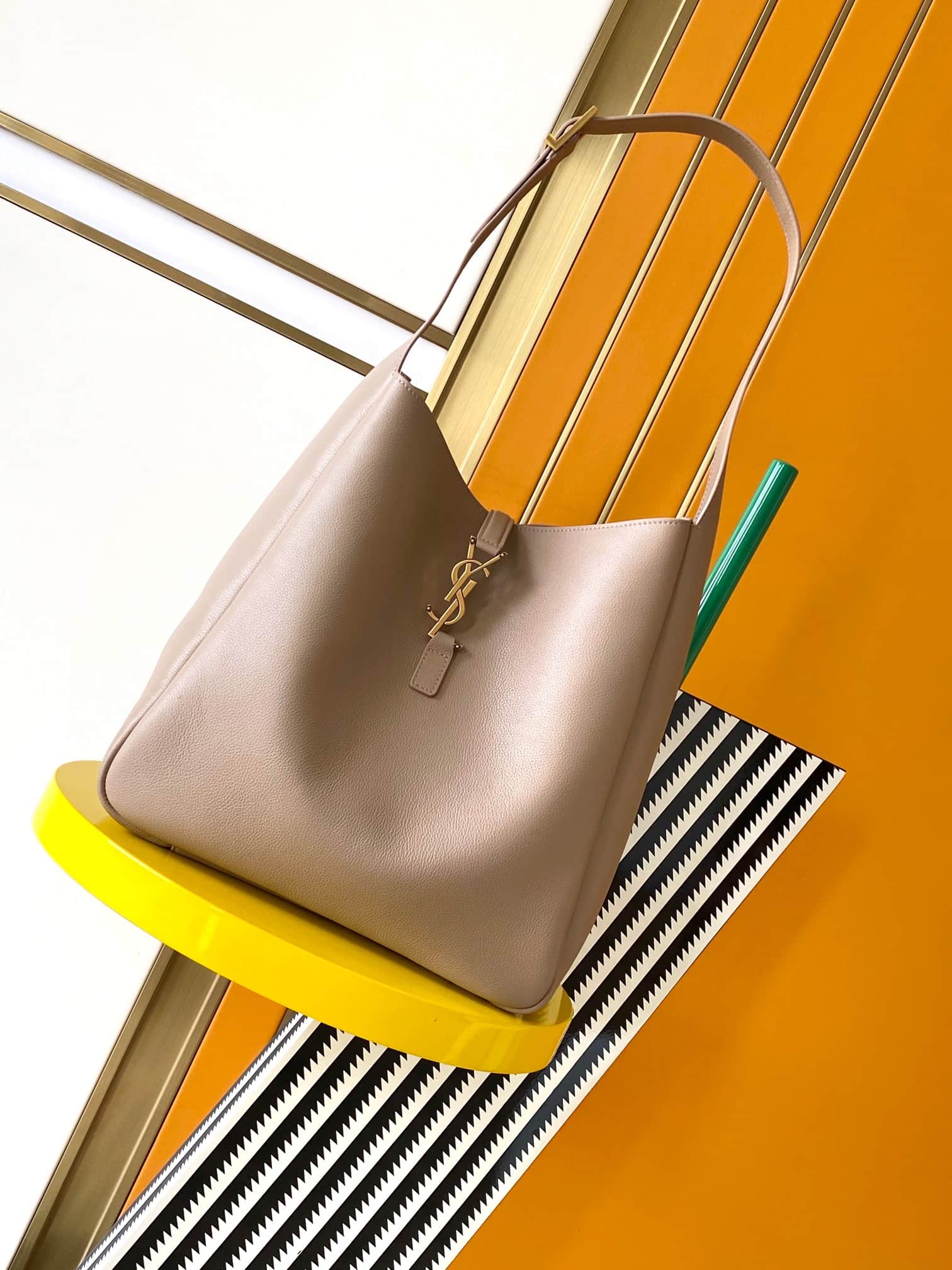 LE 5 À 7 SUPPLE LARGE HOBO BAG LEATHER High