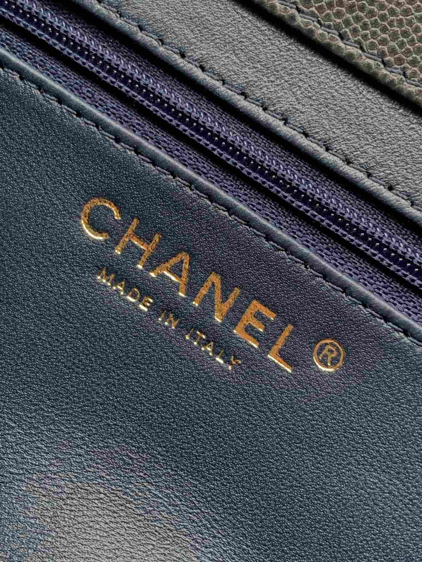 Chanel Clutch with Leather Strap Grained Shiny Calfskin & Gold-Tone Metal Navy Blue  5809 High