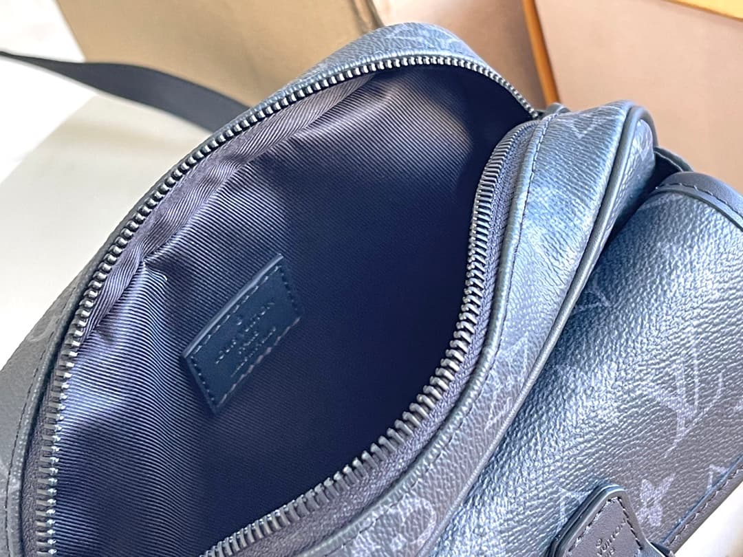 Louis Vuitton Getaway Messenger Monogram Eclipse coated canvas M12518 TOP
