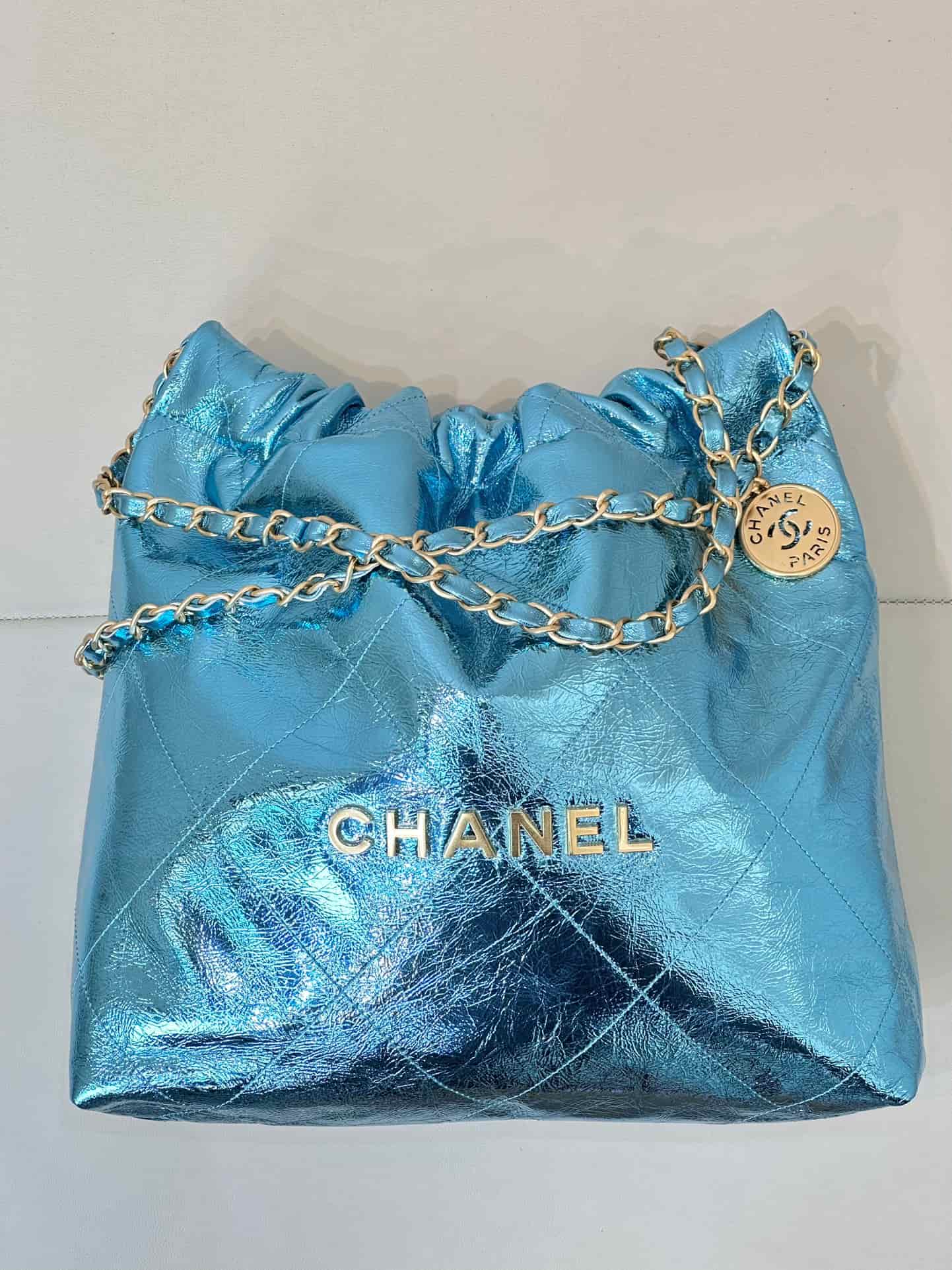 Chanel 22 Small handbag Metallic Calfskin & gold-tone metal AS3260 Blue TOP