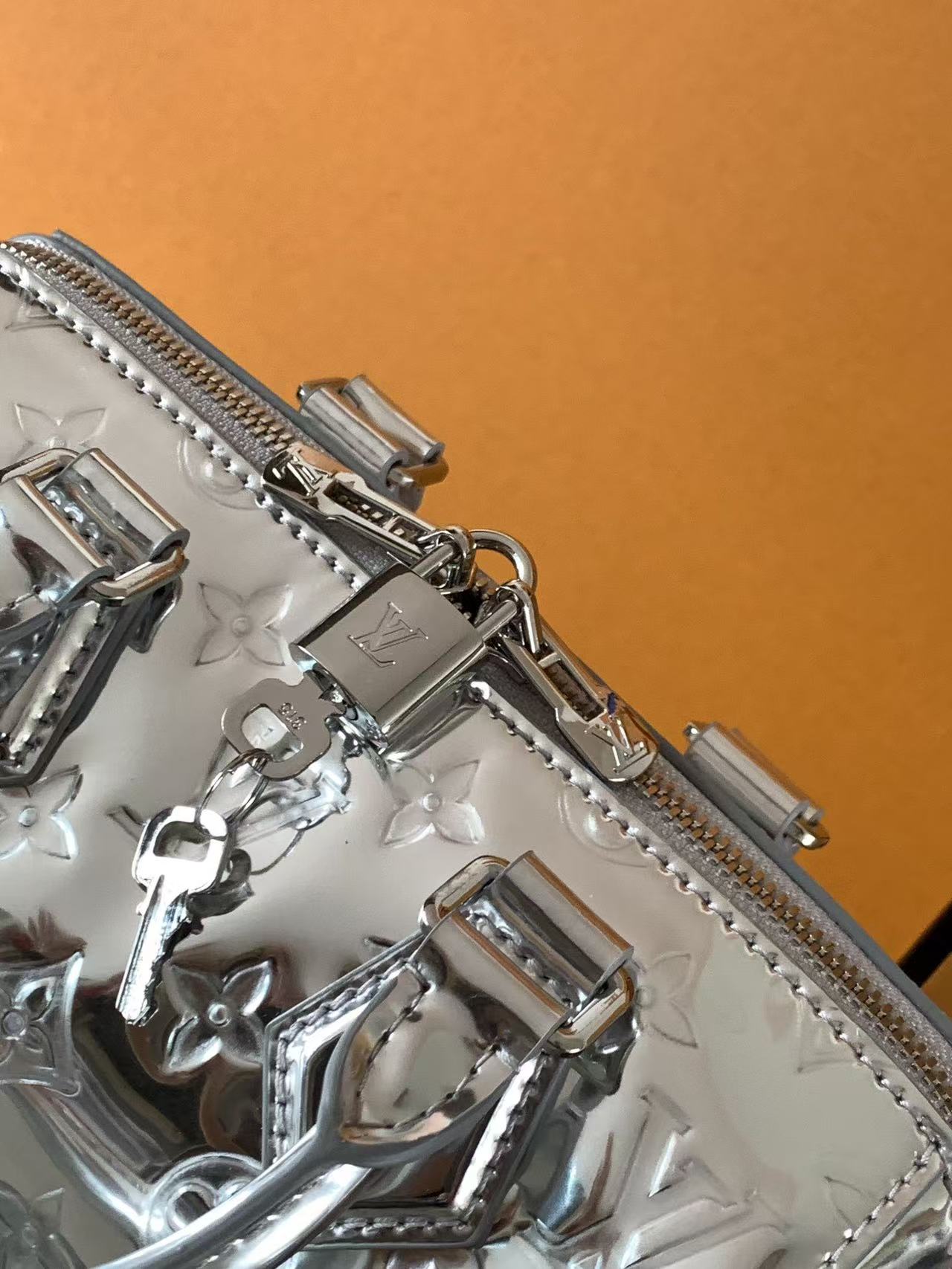 Louis Vuitton Speedy Bandoulière 20 Monogram embossed Coated canvas M11987 Silver High