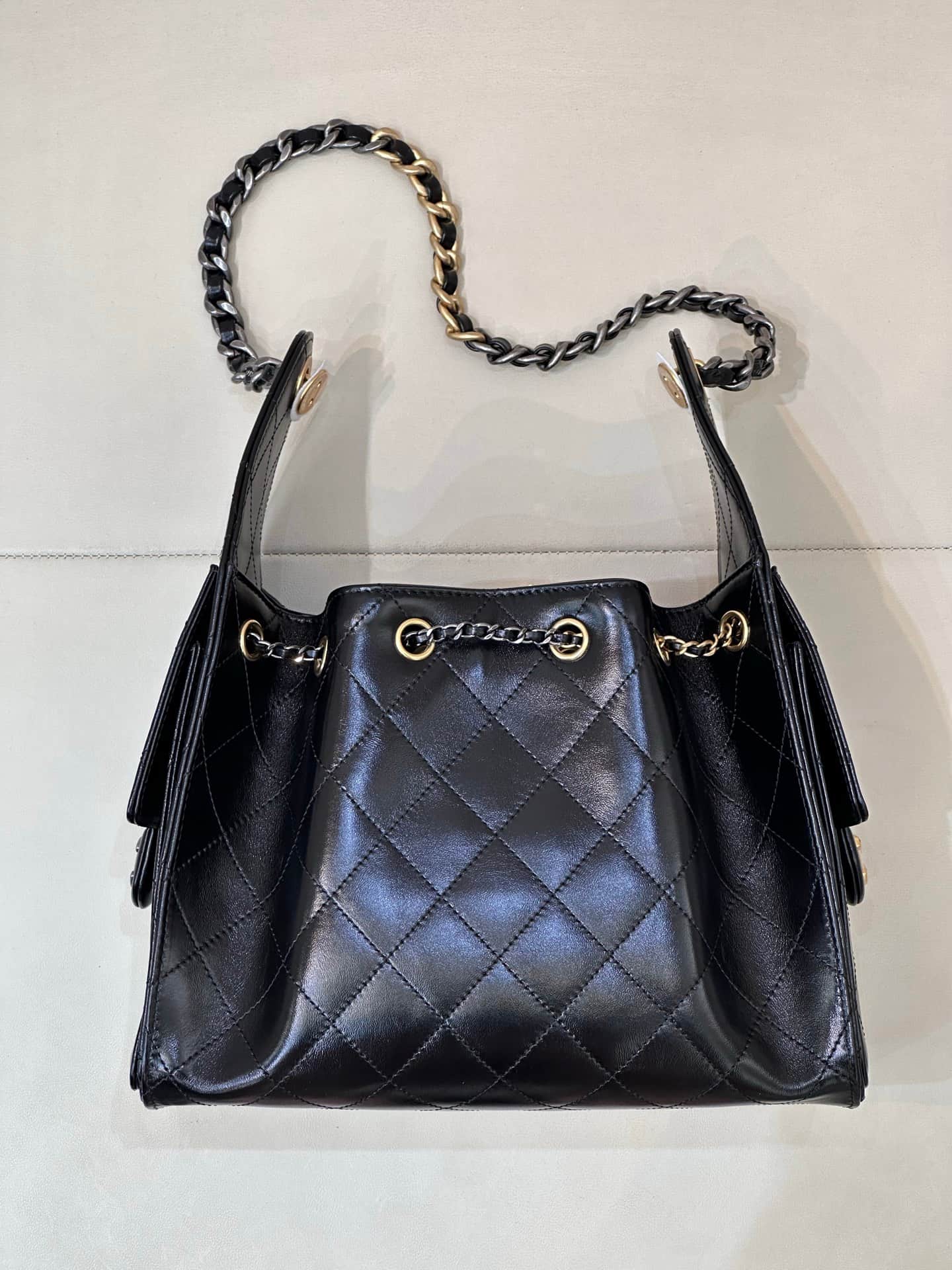 Chanel 25 Small Hobo handbag AS5293 Shiny Crumpled Calfskin  Gold-Tone & Ruthenium-Finish Metal Black TOP