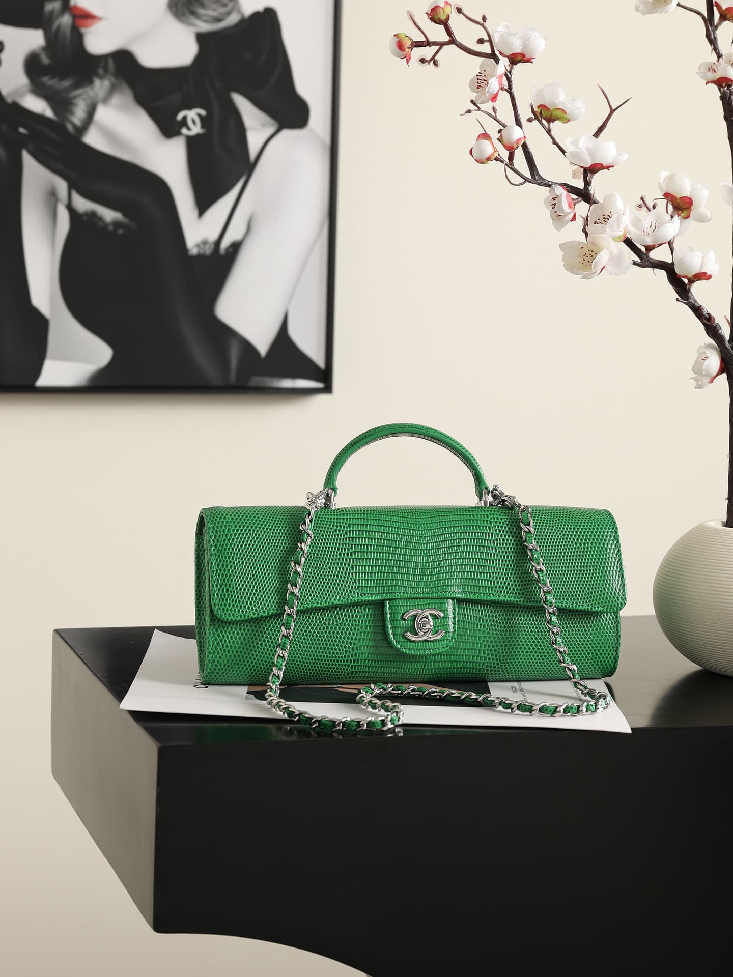 Chanel Clutch with chain Lizard Embossed Calfskin & Silver-Tone Metal Green AP5280 A