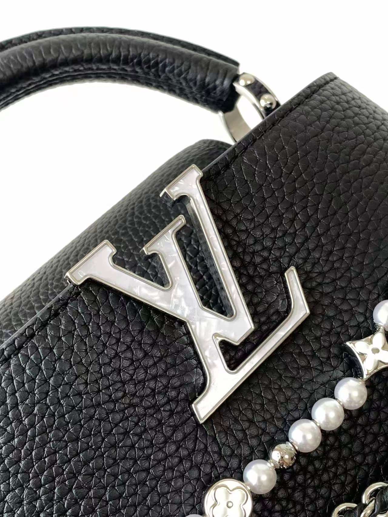 Louis Vuitton Capucines Mini bag Black Taurillon Leather M11908 TOP