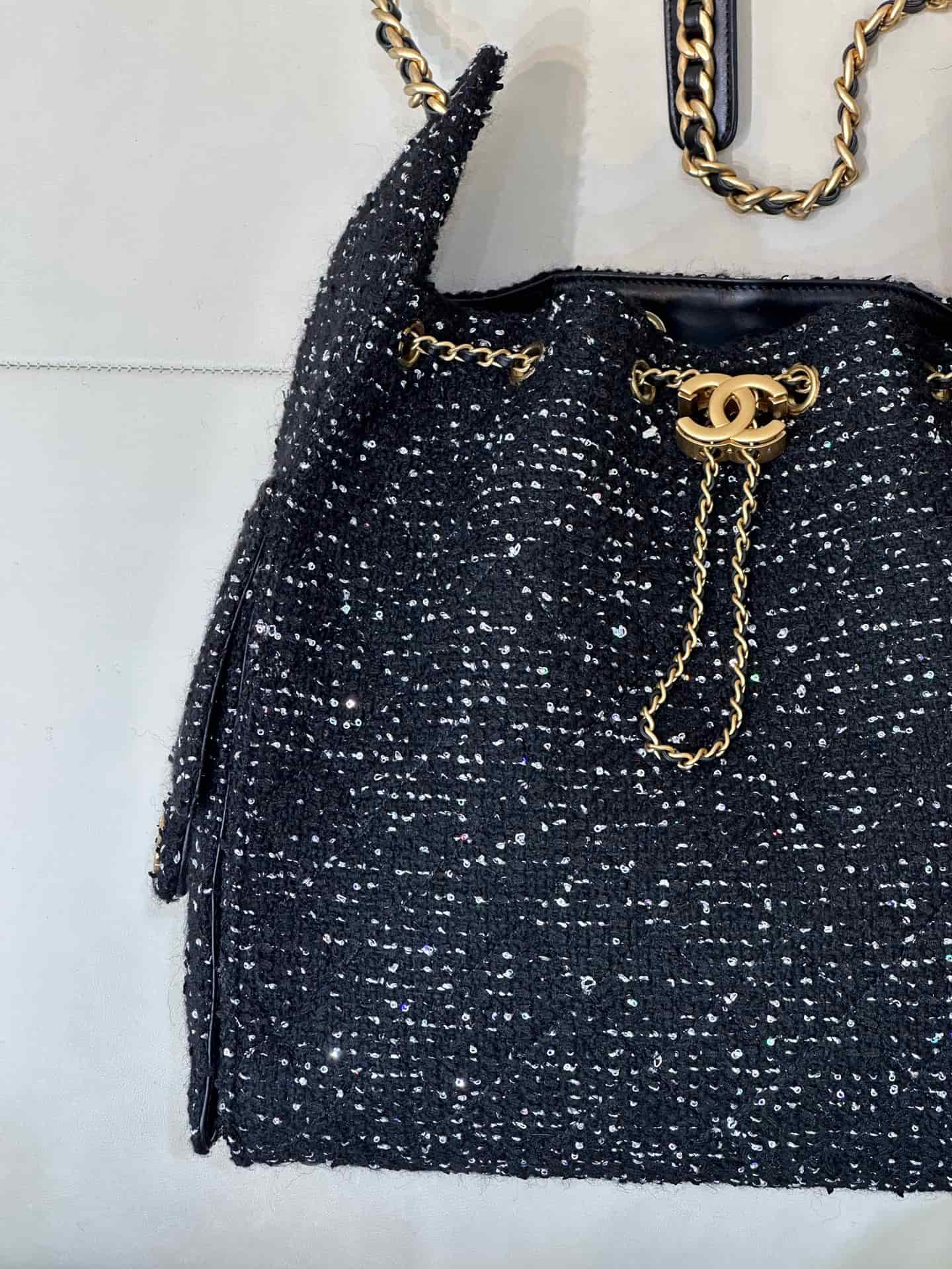 Chanel 25 Medium Hobo handbag AS5311 Wool Tweed & Gold-Tone Metal Black & White TOP