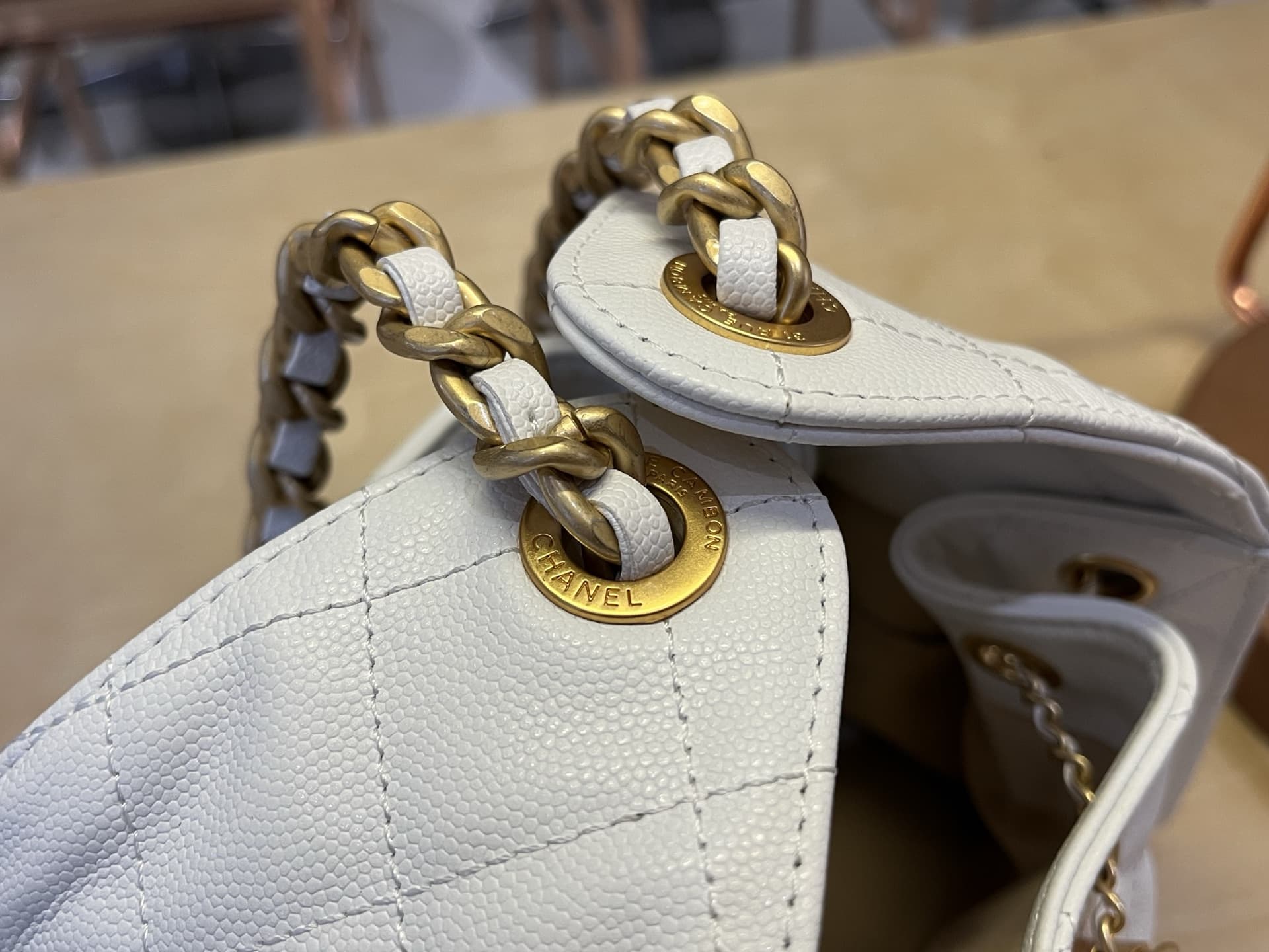 Chanel 25 Small Hobo handbag AS5293 Grained Calfskin & Gold-tone Metal White A