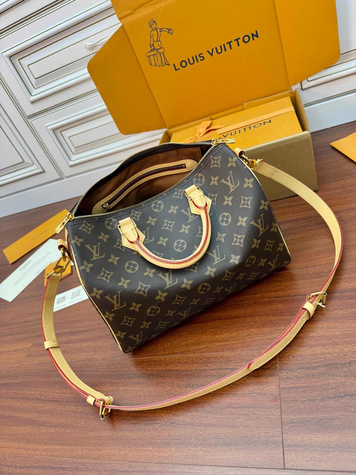 Louis Vuitton Speedy Bandoulière 30 Monogram coated canvas M46980 TOP