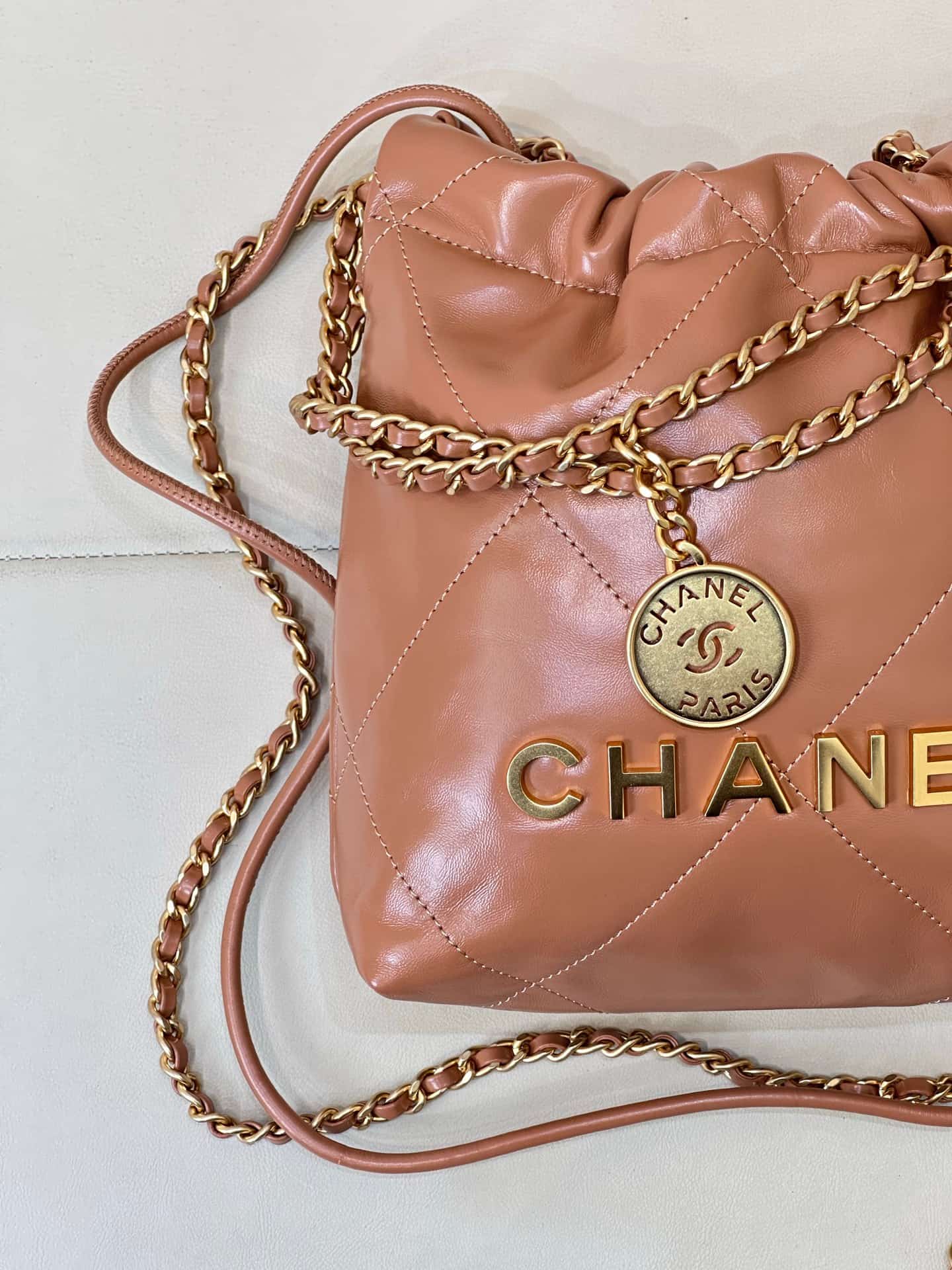 Chanel 22 MINI HANDBAG Shiny Calfskin Caramel & Gold-Tone Metal AS3980 TOP
