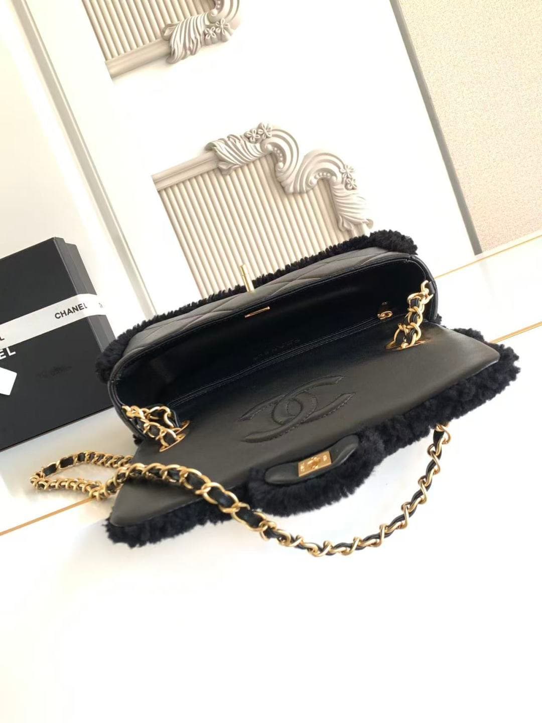 Chanel Small Shearling Flap Bag in Black lambskin with balck shearling & Gold-Tone Metal AS5149 A