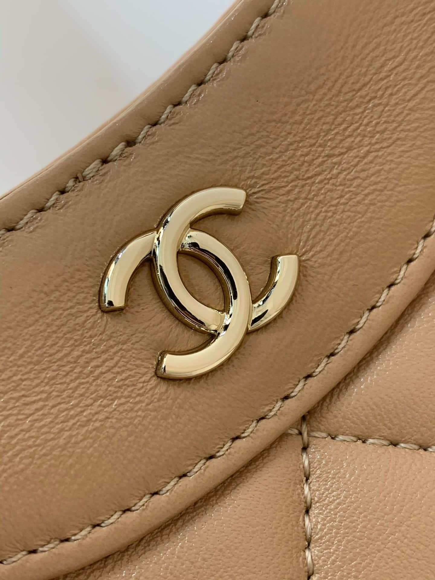 Chanel Clutch with chain Lambskin & Gold-Tone Metal AP3656 Beige TOP