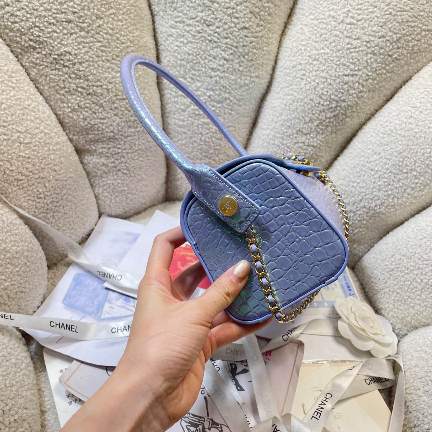 Chanel Clutch with chain Iridescent Crocodile Embossed Calfskin & Gold-Tone Metal AP5294 A