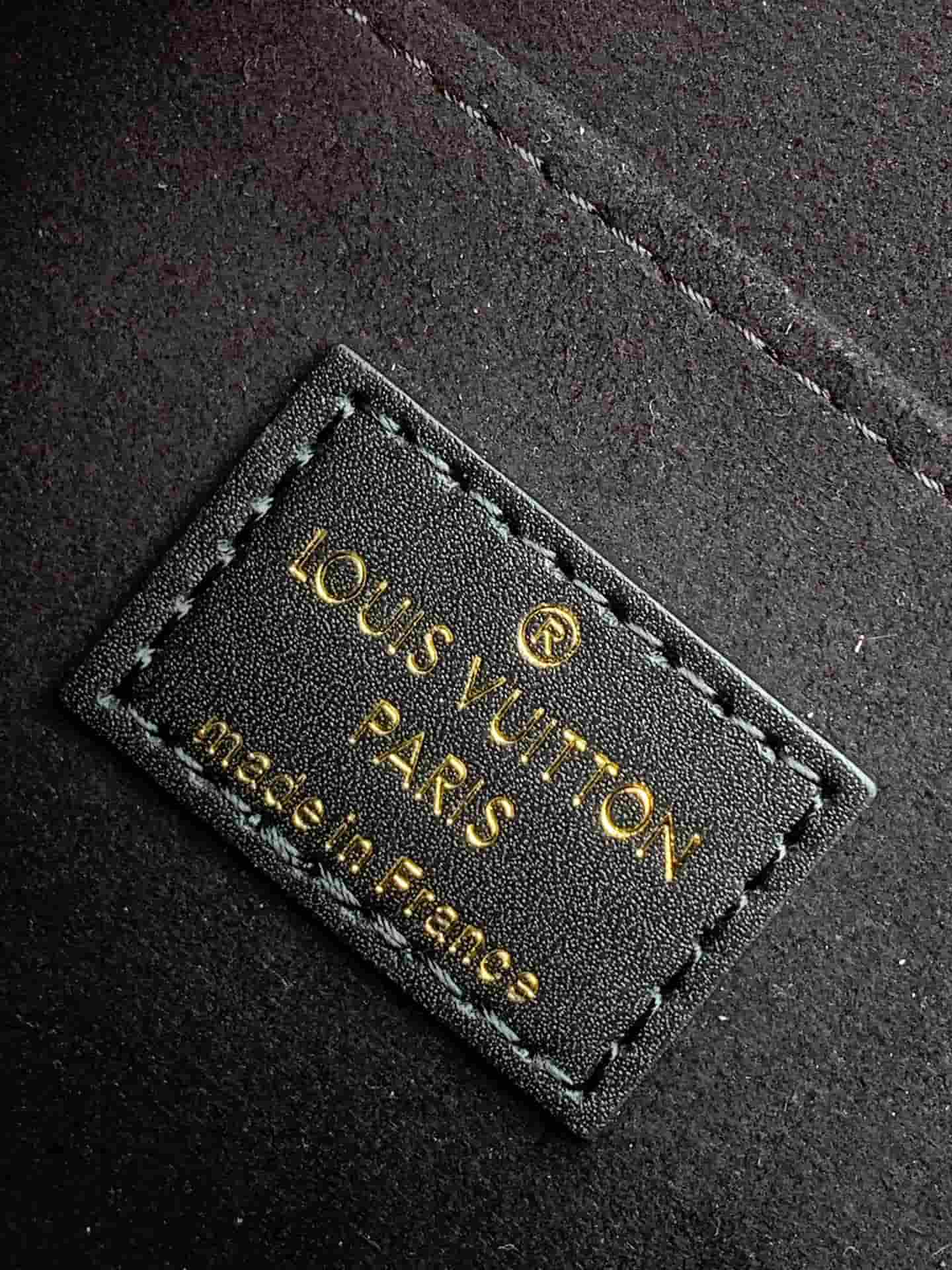 Louis Vuitton Dauphine MM Black Epi grained cowhide leather M56141 High