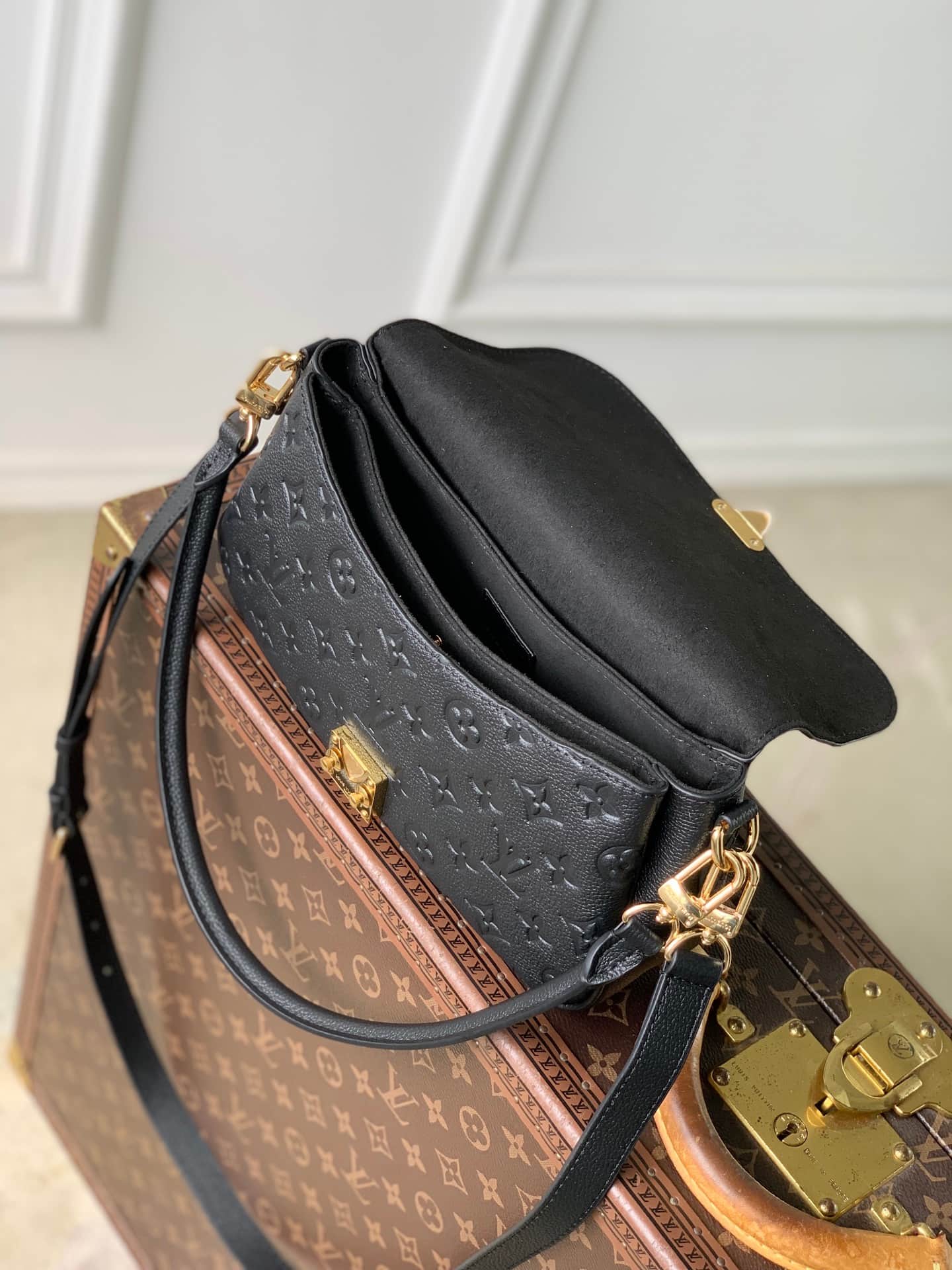 Louis Vuitton Pochette Métis Soft Black Cowhide leather M29783 High