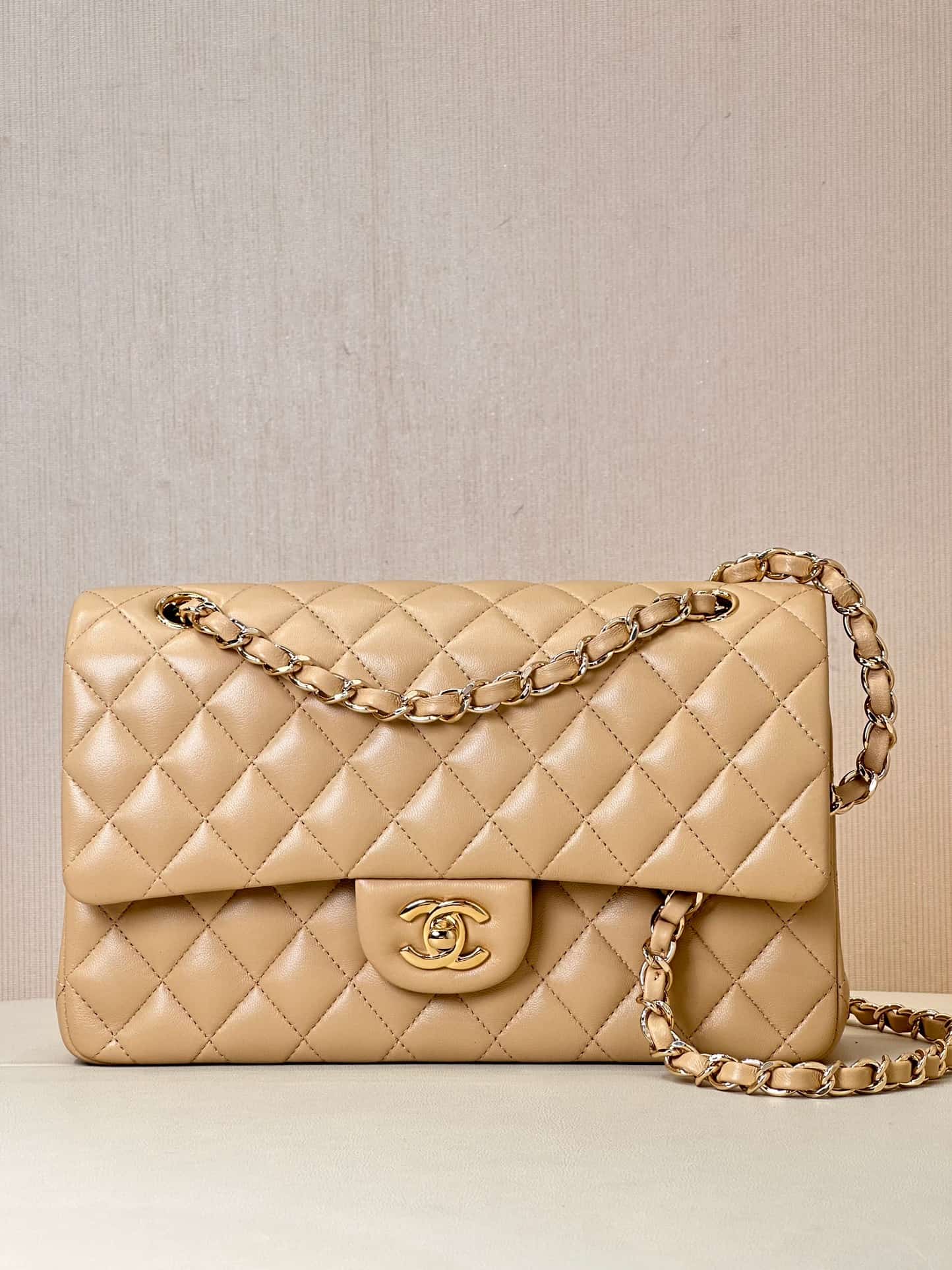Chanel Medium CLASSIC HANDBAG Lambskin Gold-Tone Metal Nude TOP