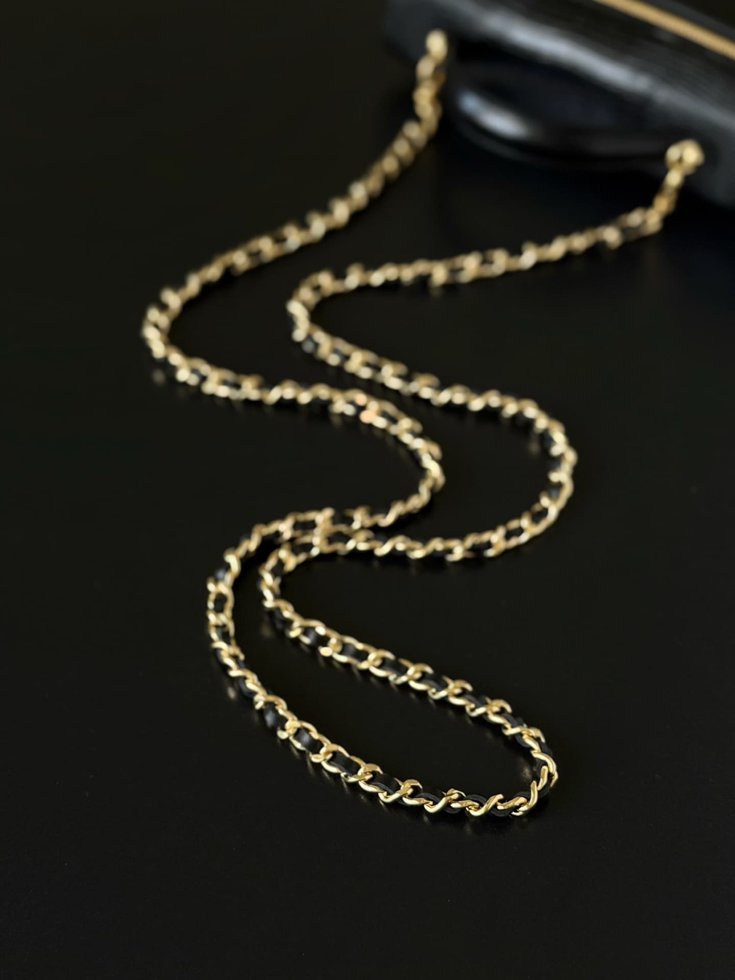 Chanel Small Vanity with chain Lizard Embossed Calfskin & Gold-Tone Metal Black AS5346 A