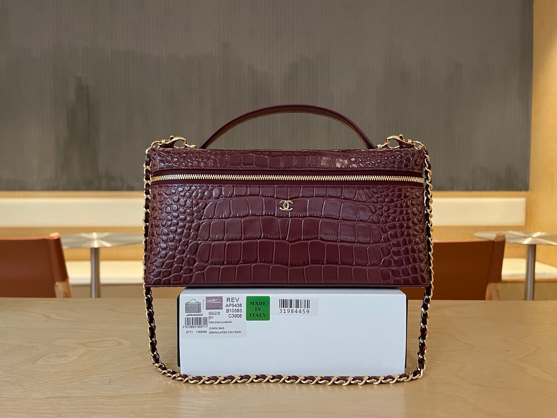 Chanel Vanity with Chain Crocodile-embossed leather& Gold-Tone Metal Burgundy AP5438 A
