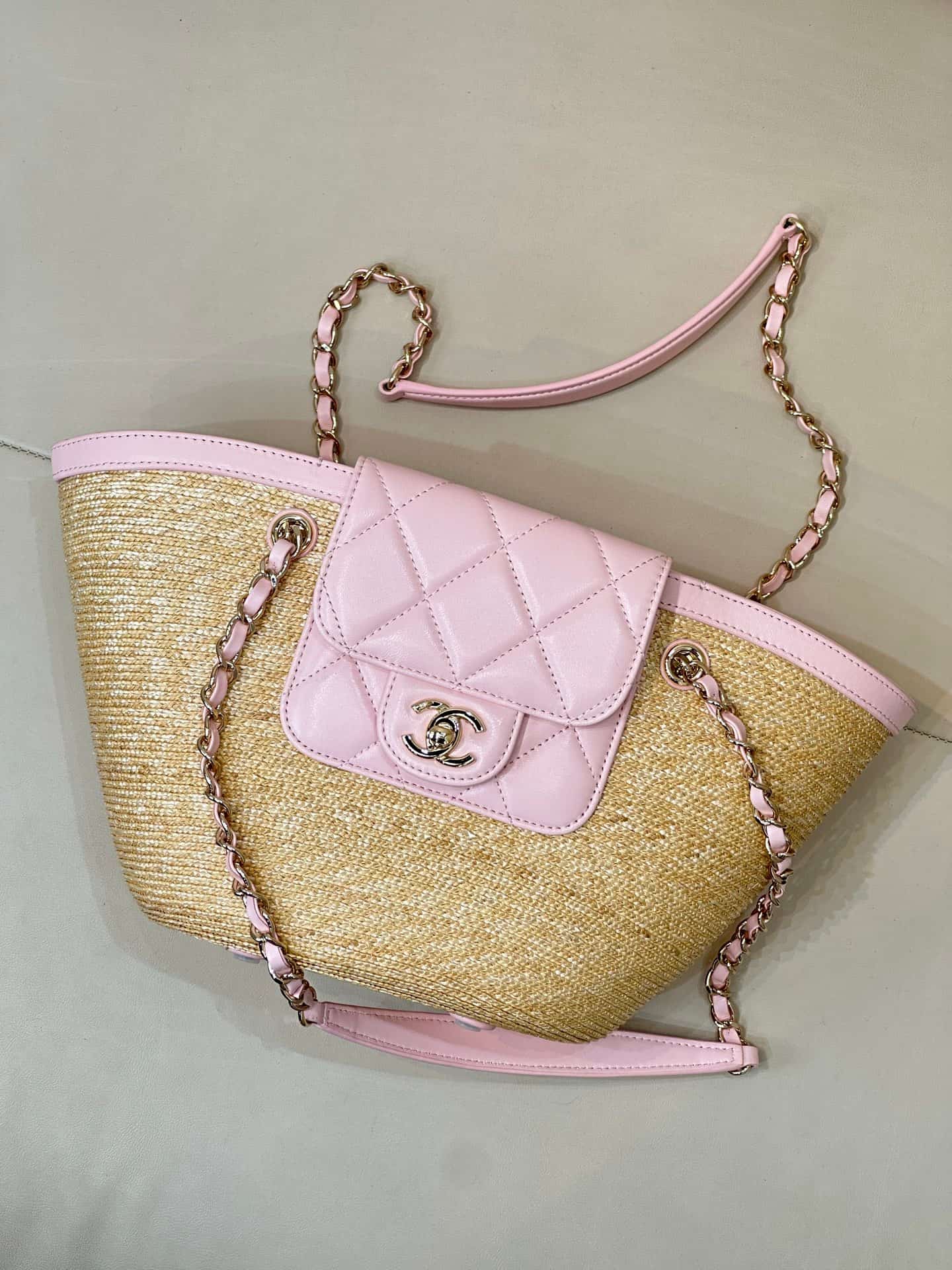 Chanel Coco Beach Shopping Bag Braided Straw Lambskin & Gold-Tone Metal Beige & Pink AS5951 TOP