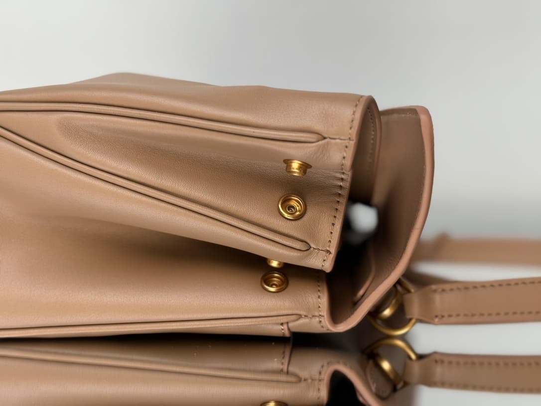 Balenciaga Rodeo Small Bag in Latte  Leather With Gold-Tone Metal TOP
