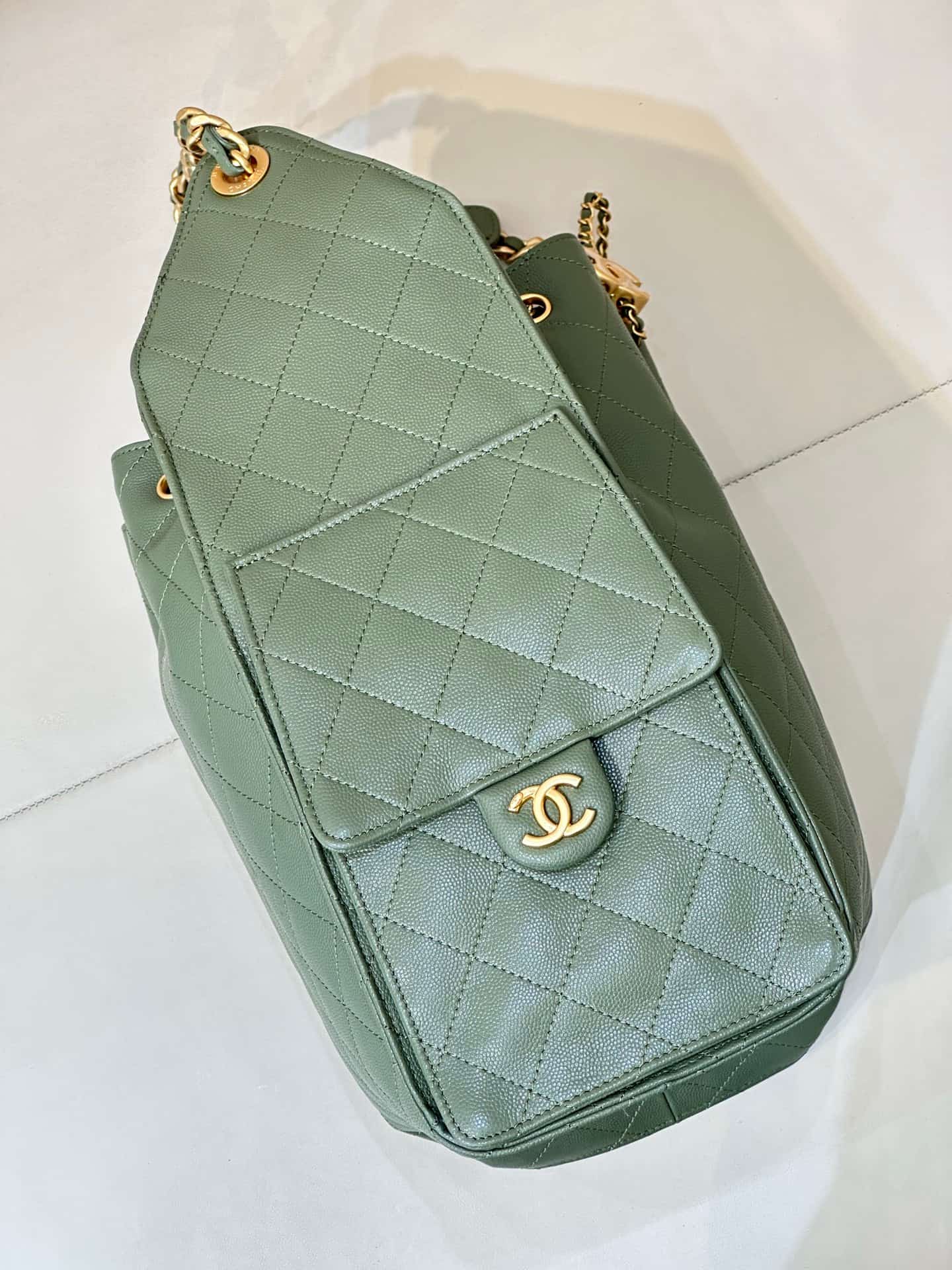 Chanel 25 Medium Hobo handbag AS5311 Grained Calfskin & Gold-tone Metal Green TOP