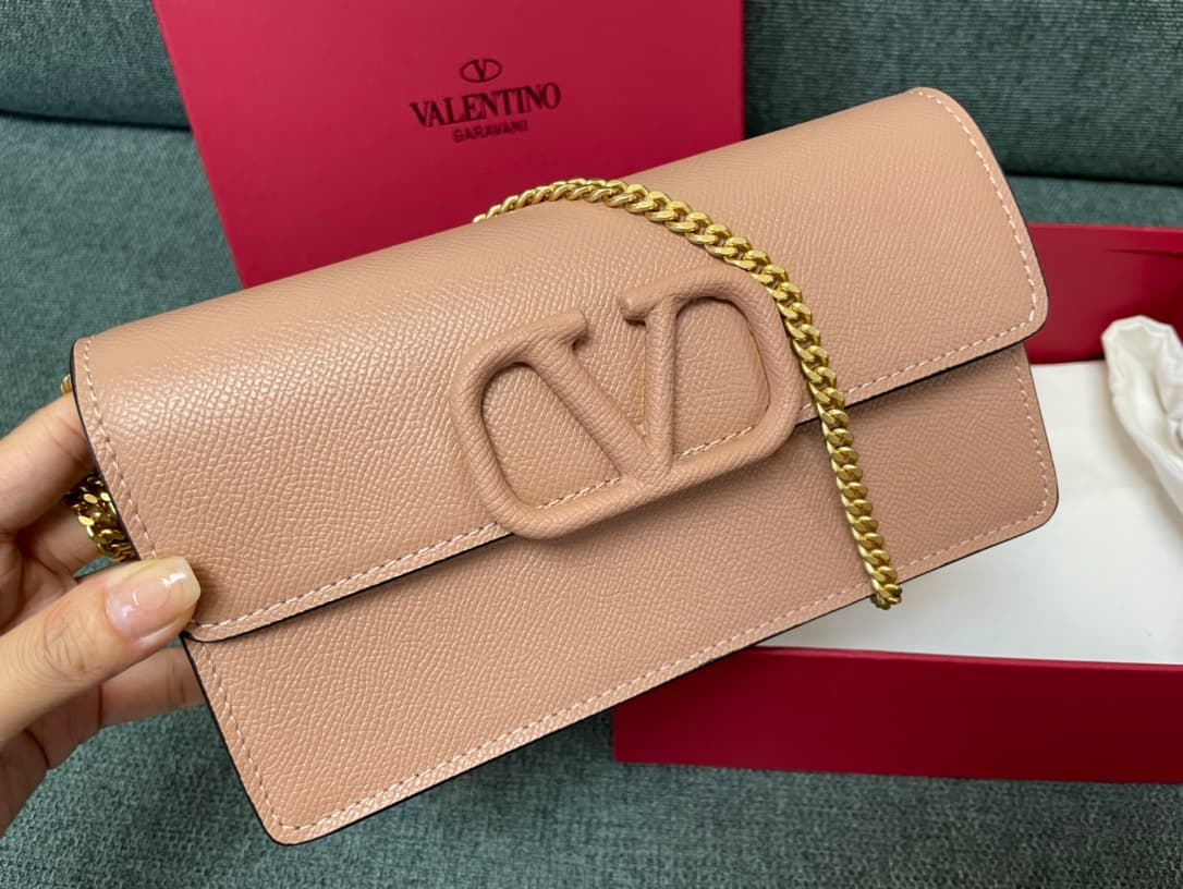 Valentino Garavani VLogo signature wallet on chain bag Grainy Calfskin Nude Pink High
