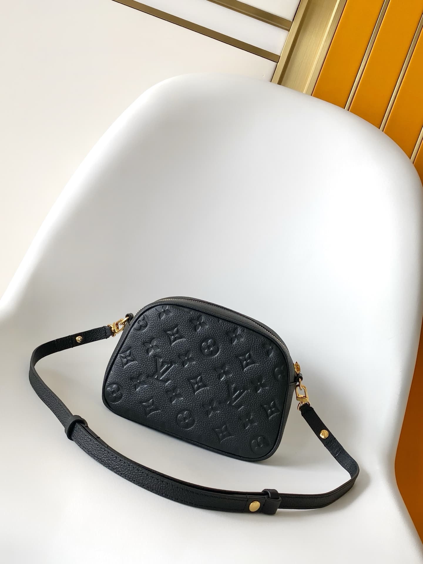 Louis Vuitton Tiny Camera Bag Black Cowhide leather M25518 High