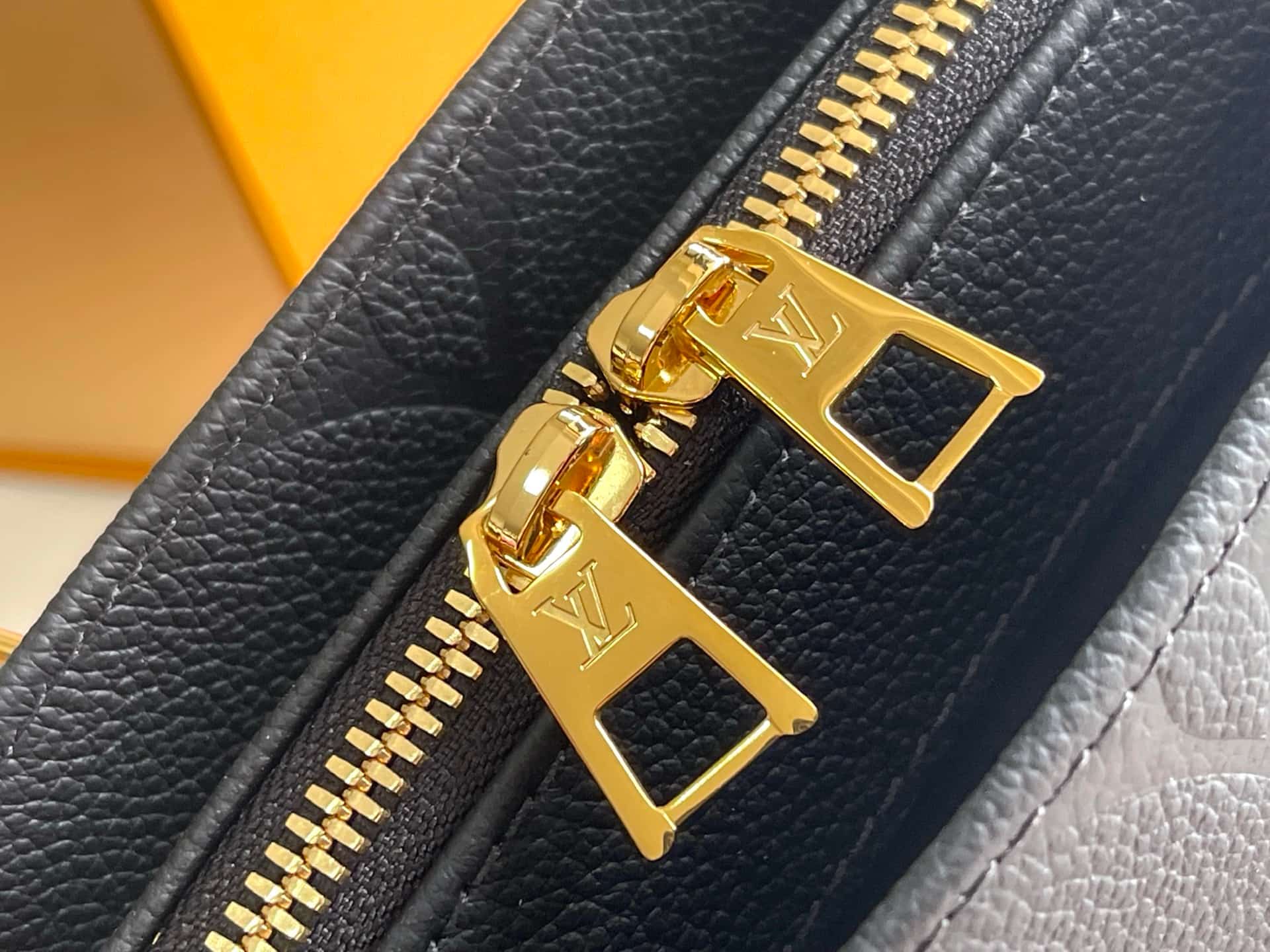 Louis Vuitton ONTHEGO East West Monogram Empreinte M23640 TOP