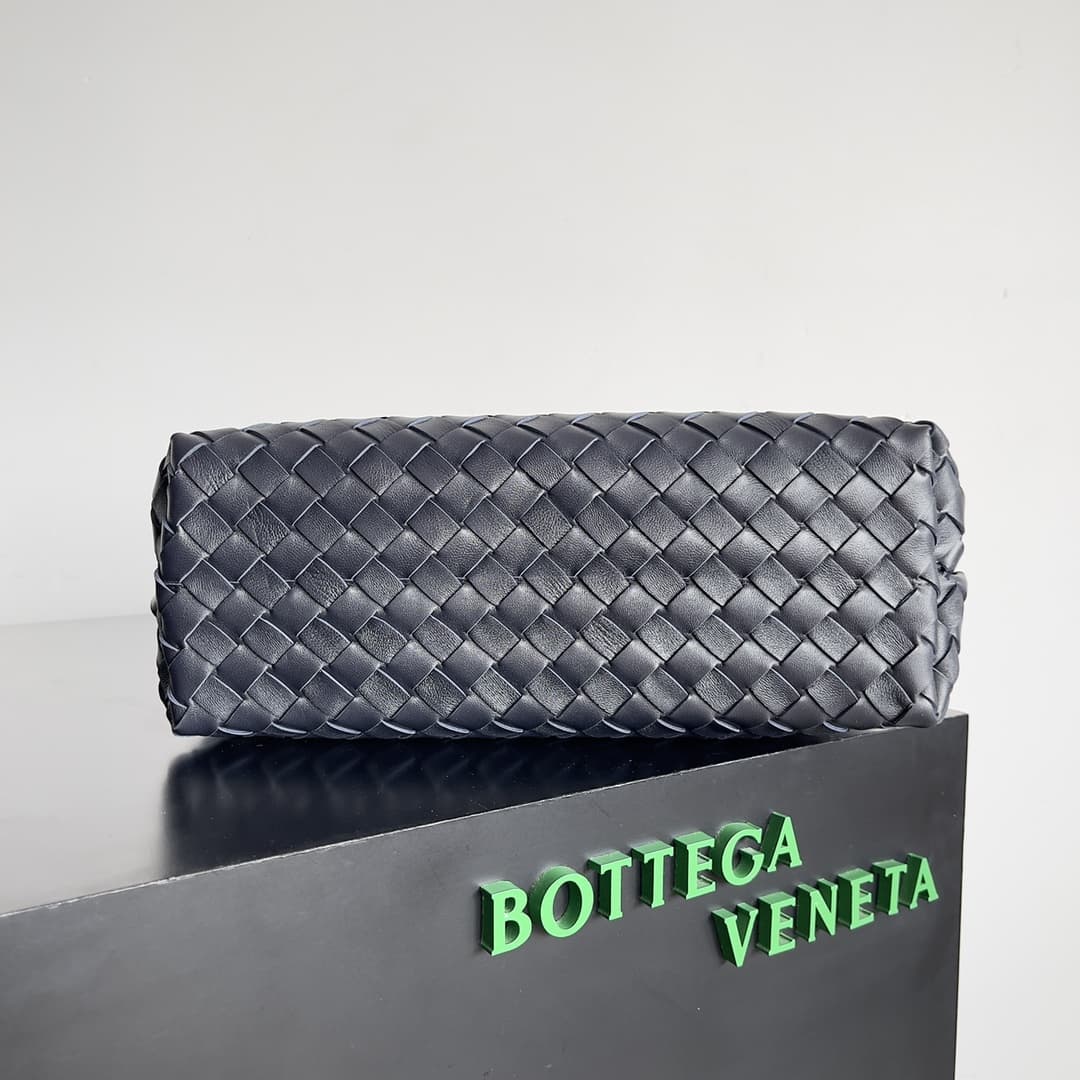 Medium Andiamo Top handle bag Black Top