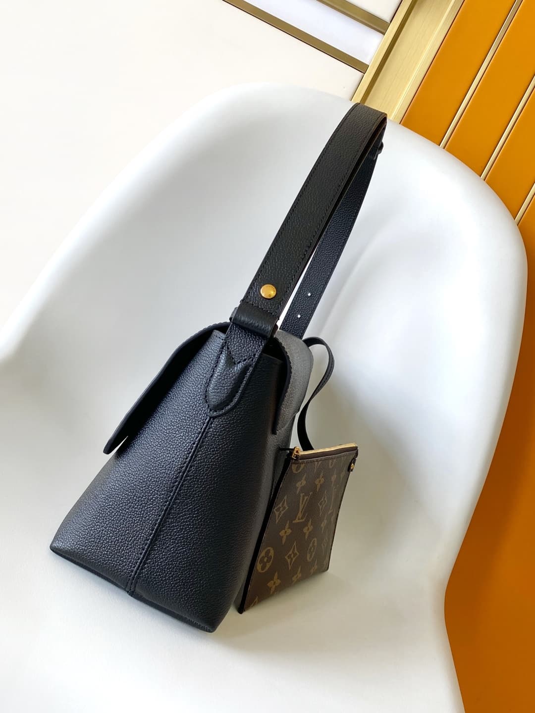 Louis Vuitton Low Key Messenger Black Calfskin leather M13148 High