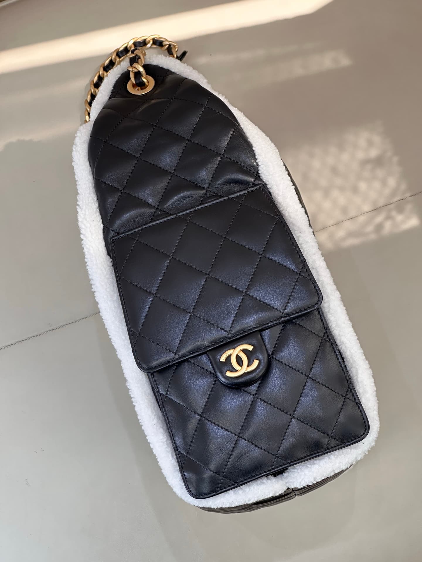 Chanel 25 Medium Hobo handbagAS5311 Suede &Shearling &Gold-tone Metal Black TOP