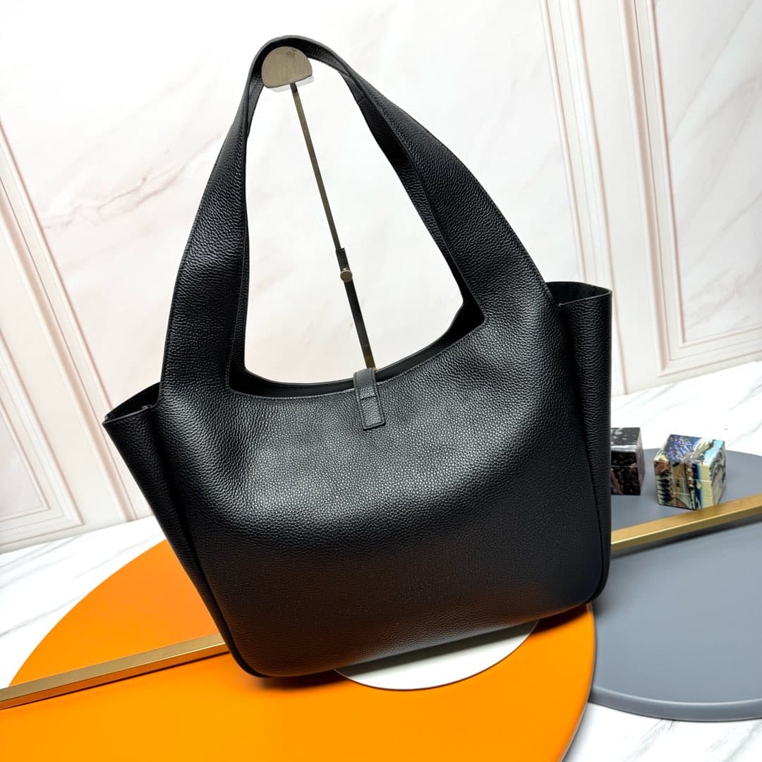LE 5 À 7 BEA in grained leather 763435 Black TOP
