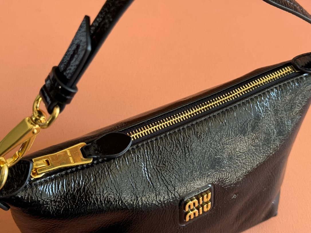 Miu Miu Black Naplak patent leather pouch 5NE841 High
