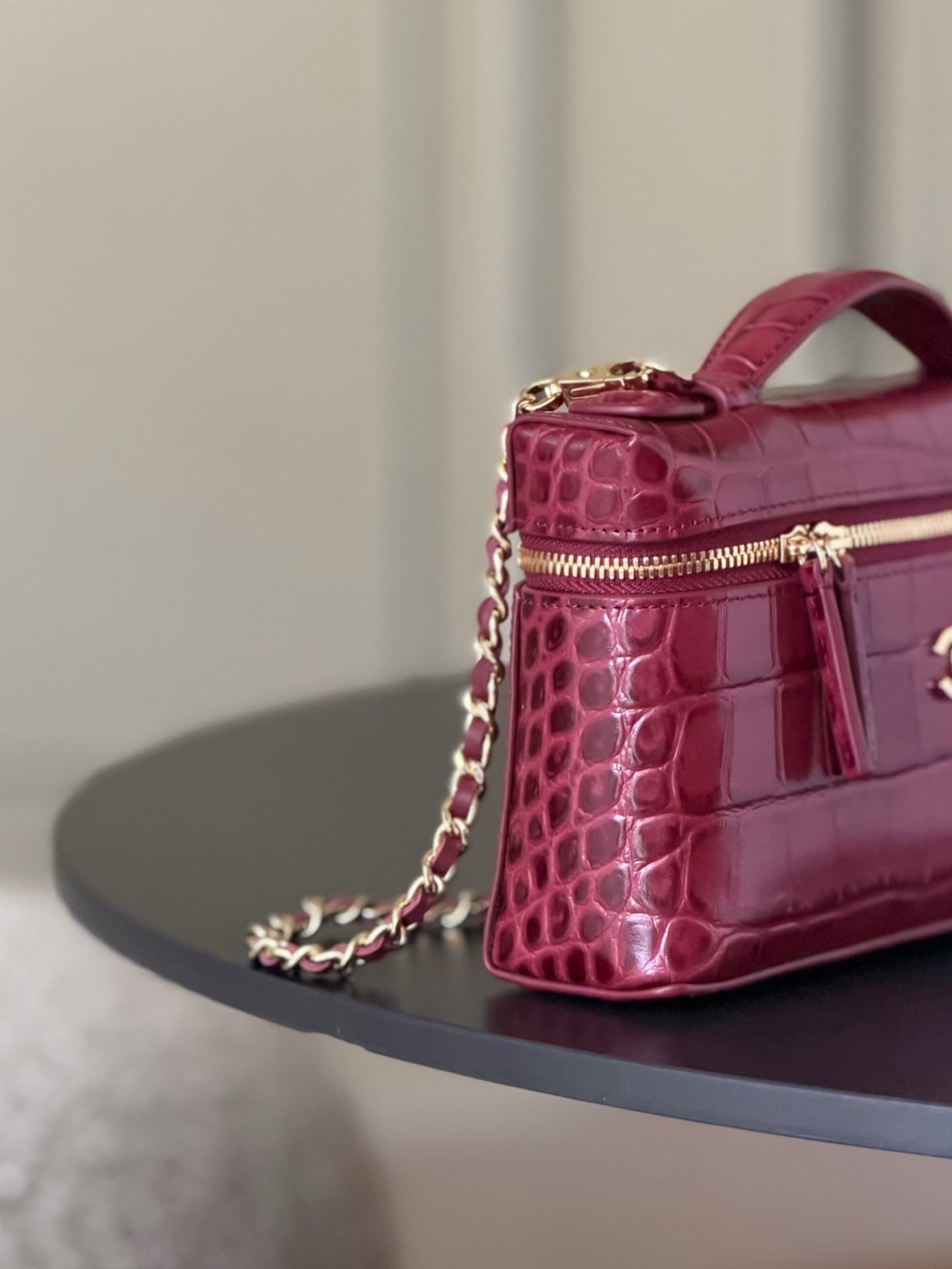 Chanel Small Vanity with chain Crocodile Embossed Calfskin & Gold-Tone Metal Burgundy AS5346 A