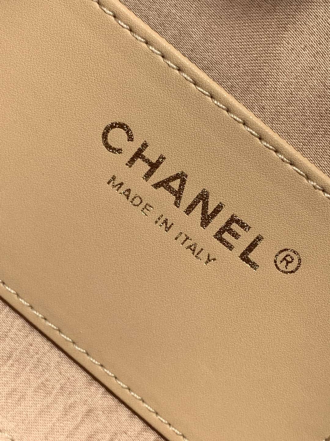 Chanel 25 Mini Hobo handbag AS5631 Grained calfskin & gold-tone metal Beige A