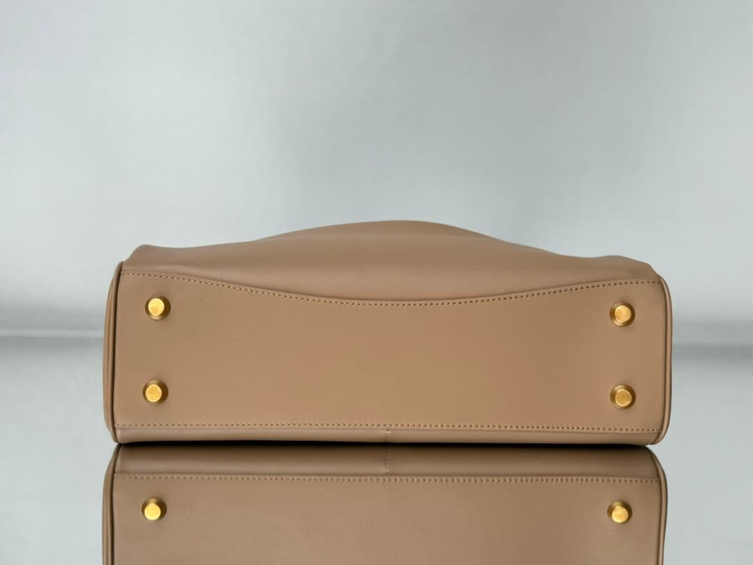 Balenciaga Rodeo Medium Bag in Latte Leather With Gold-Tone Metal TOP