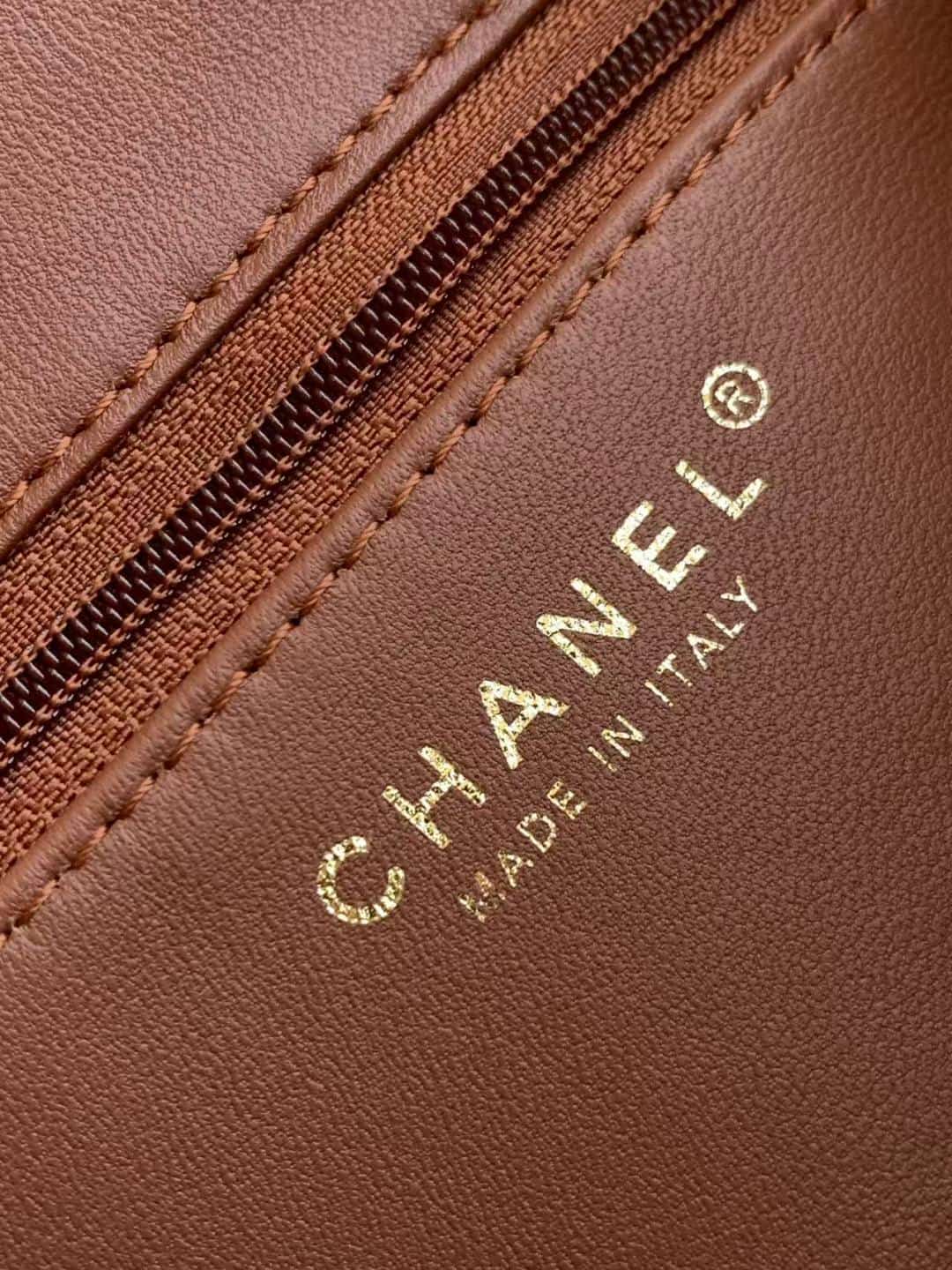 Chanel Mini Shearling Flap Bag in Brown lambskin with beige shearling & Gold-Tone Metal AS5148 A