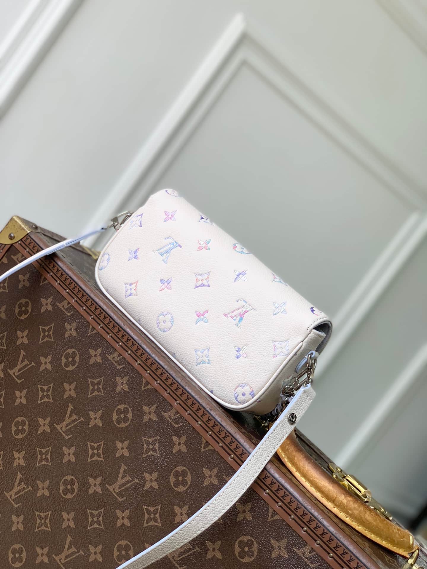 Louis Vuitton Wallet On Chain Ivy Monogram Empreinte Link Quartz Cowhide leather M29770 High