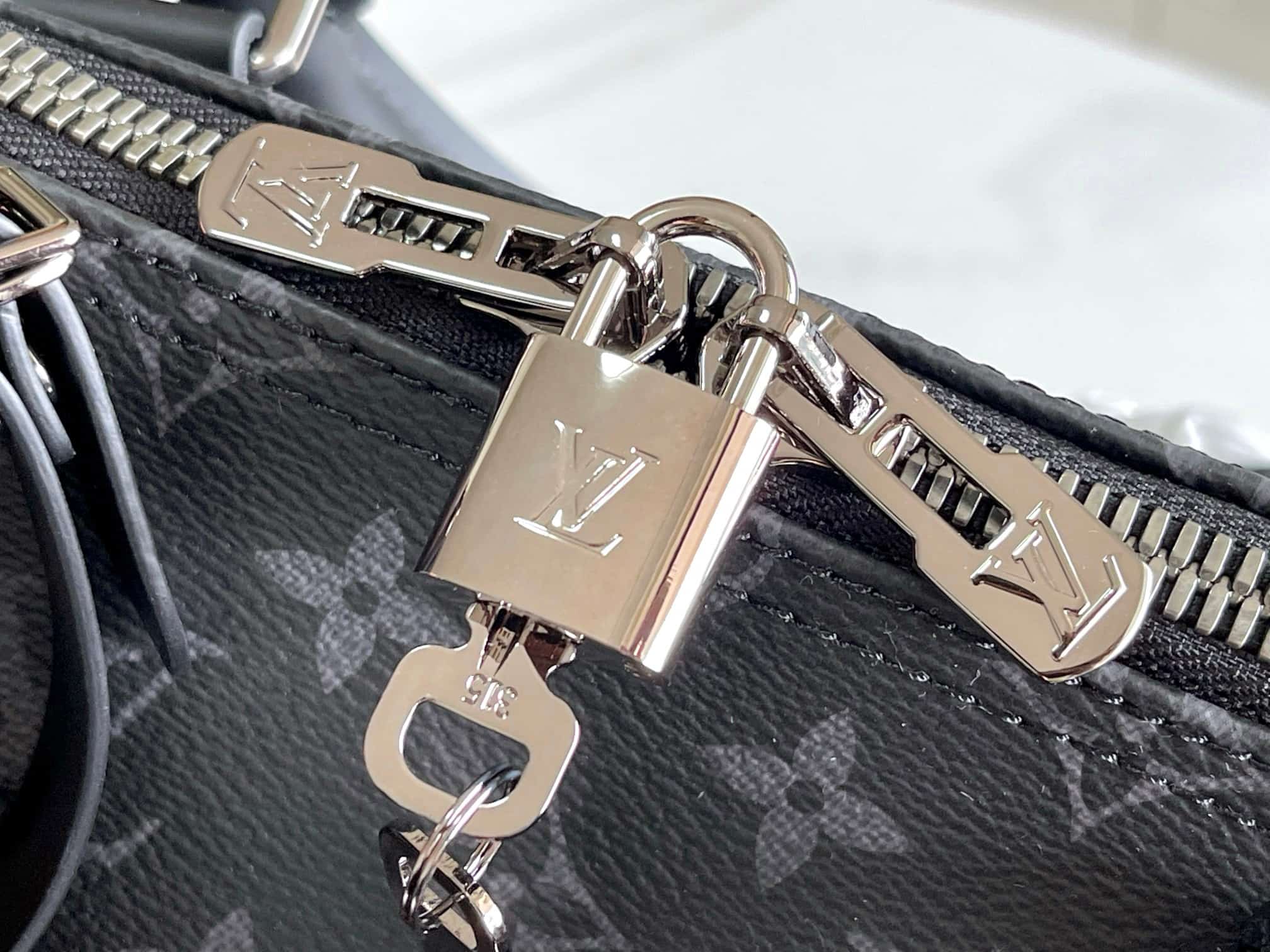 Louis Vuitton Keepall Bandoulière 50 Monogram Eclipse coated canvas M14202 TOP