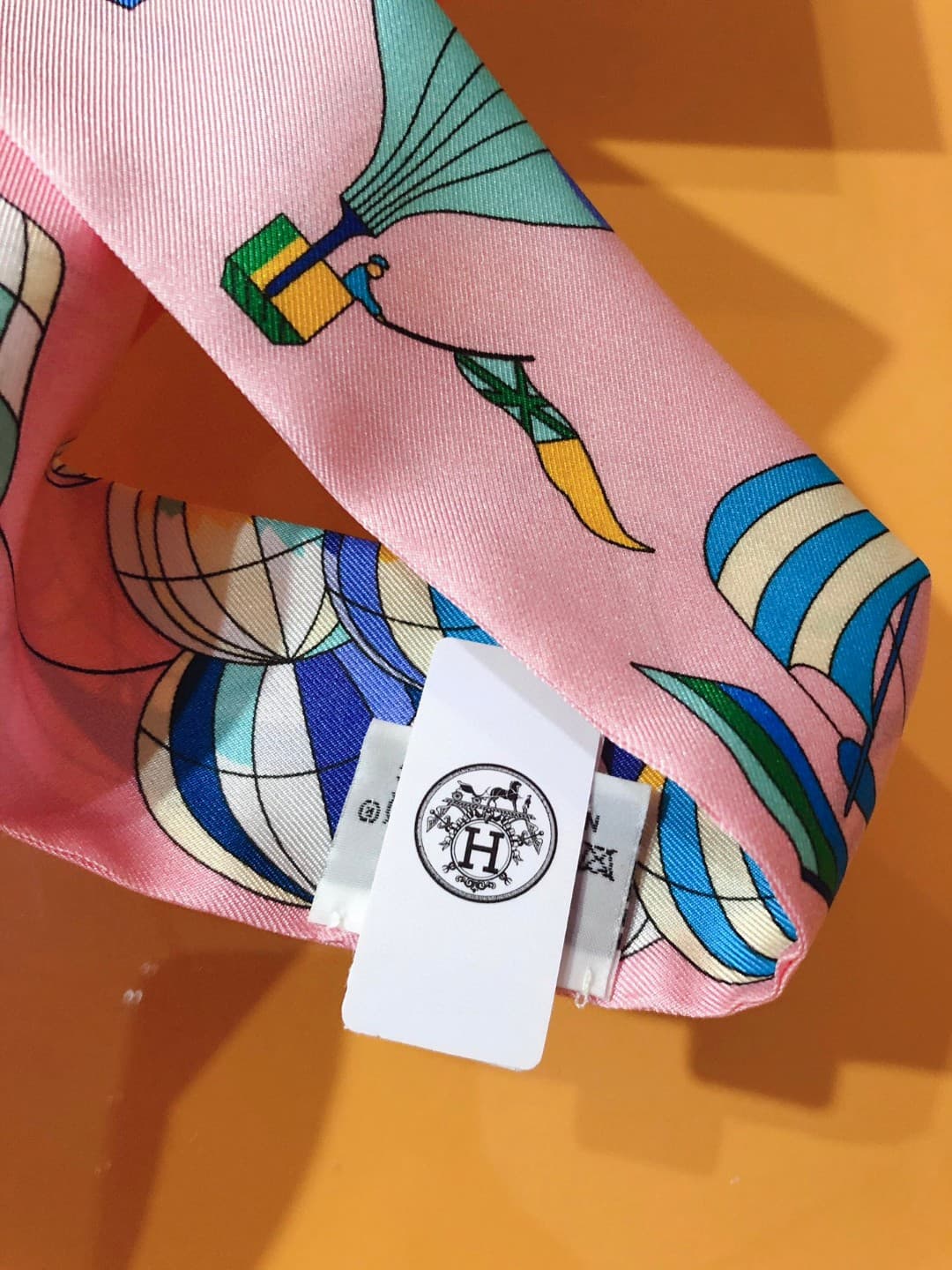 Hermès Les Folies Du Ciel Silk Twilly
